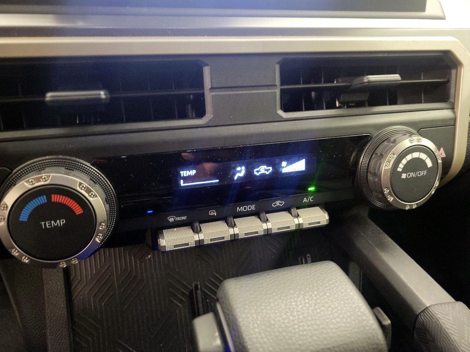 2025 Toyota Tacoma SR5 - Photo 17
