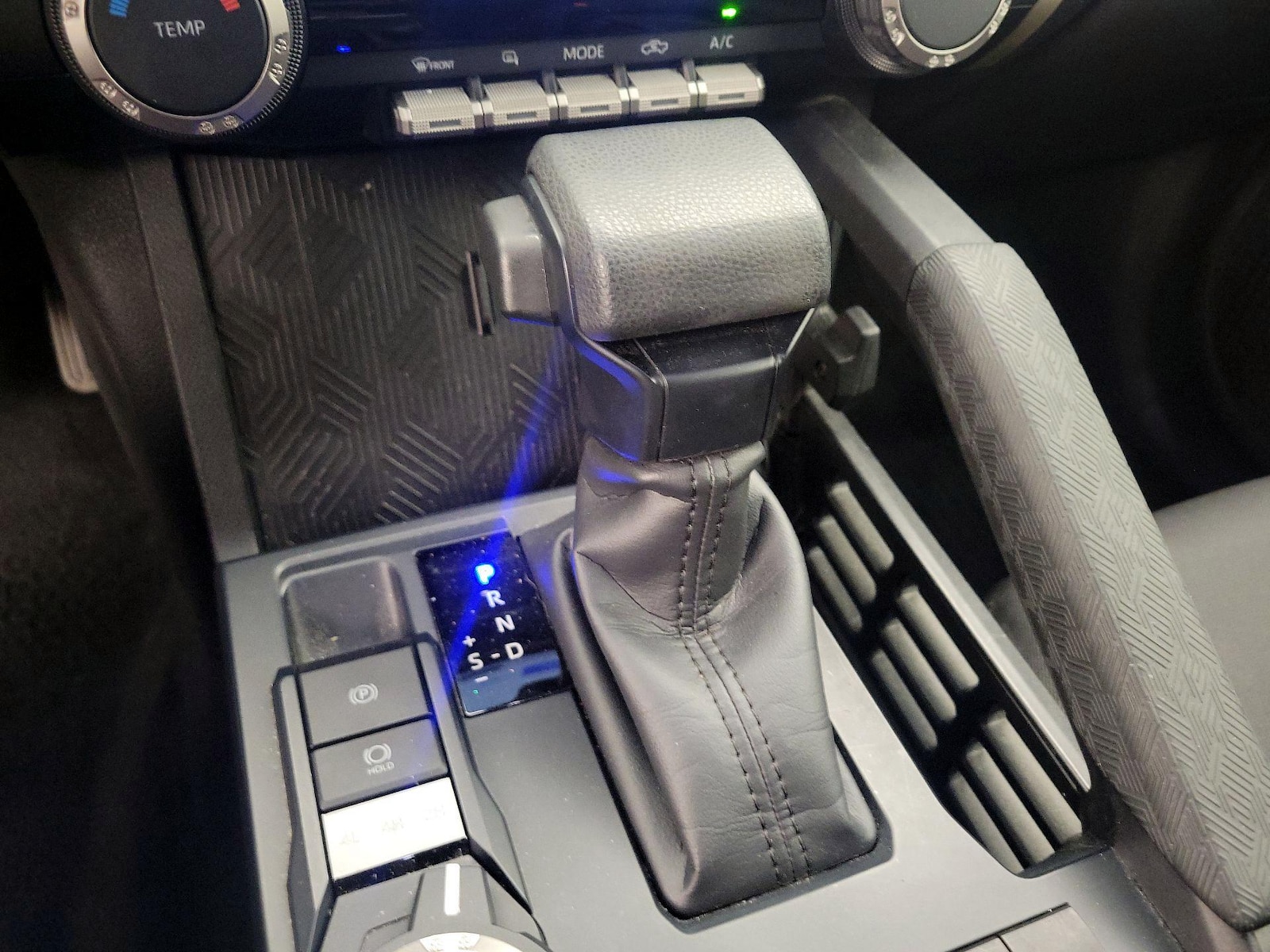 2025 Toyota Tacoma SR5 - Photo 18