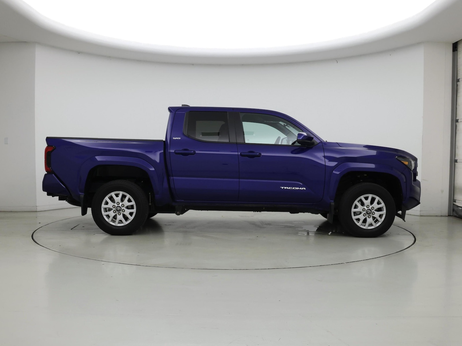 2025 Toyota Tacoma SR5 - Photo 8