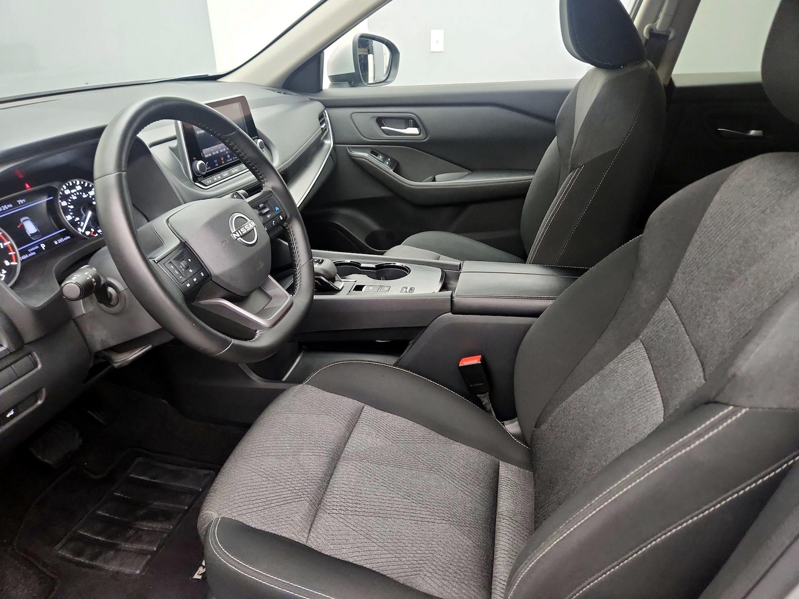 2025 Nissan Rogue SV - Photo 12