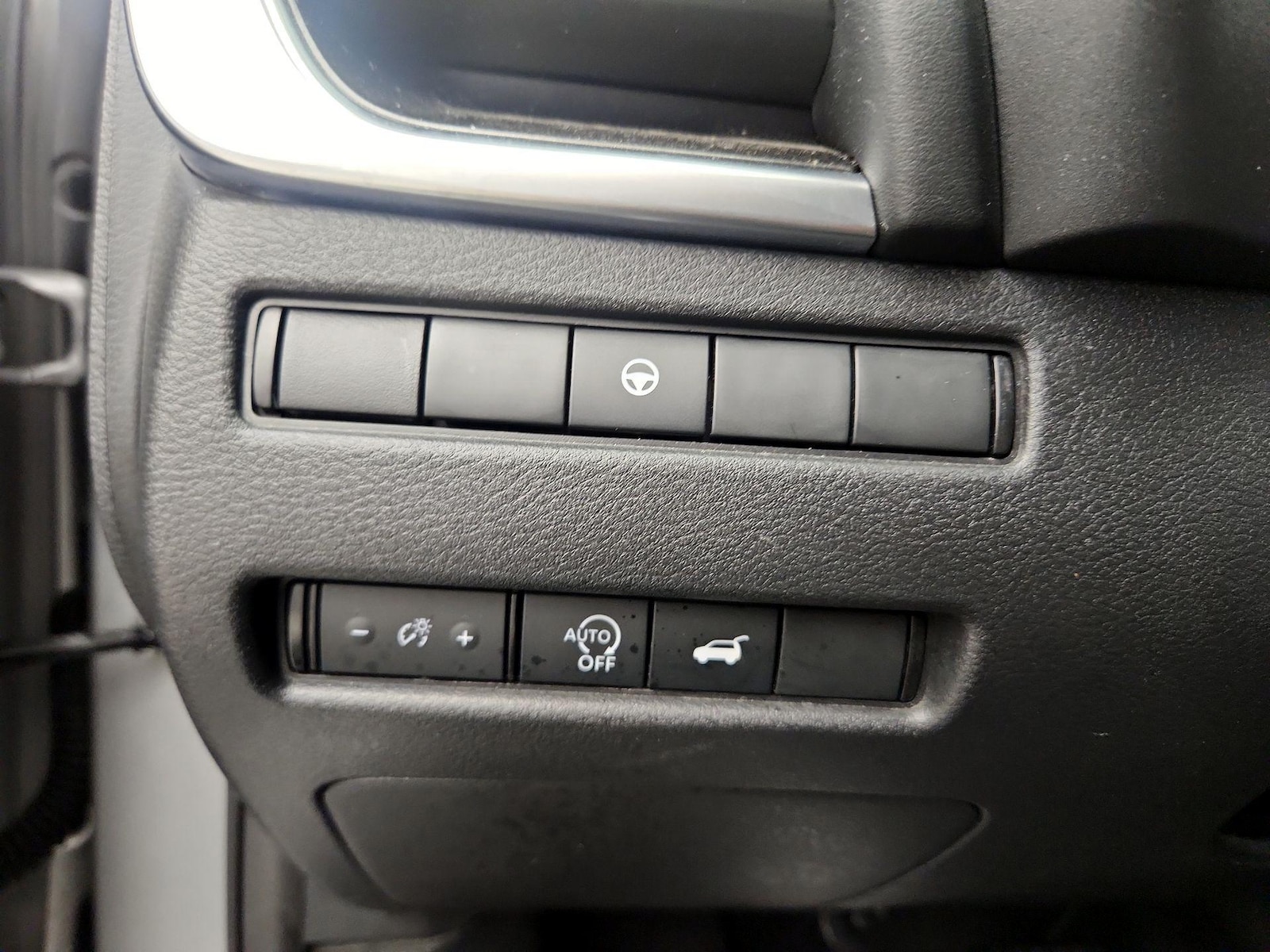 2025 Nissan Rogue SV - Photo 14