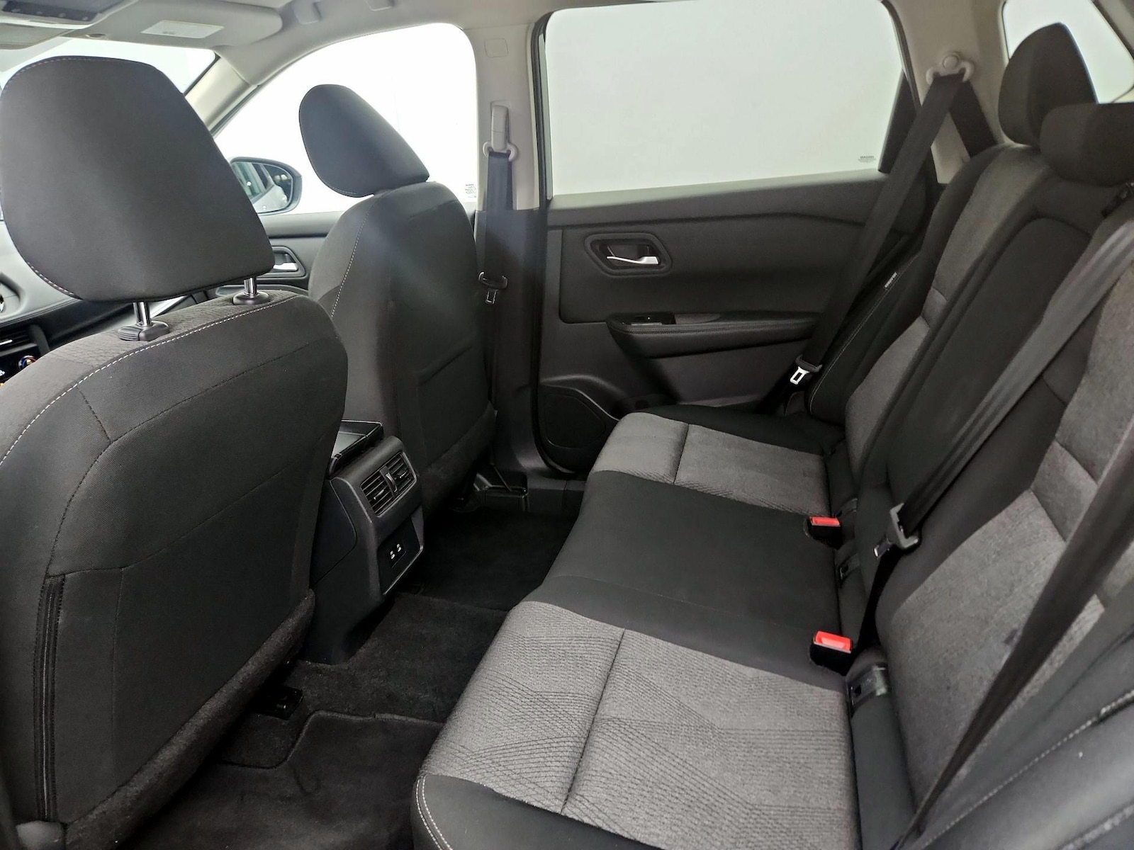 2025 Nissan Rogue SV - Photo 20