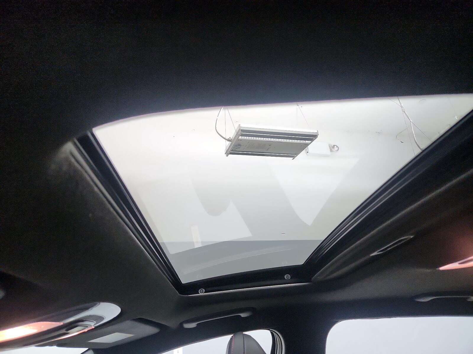 Sunroof(s) & Overhead Airbags