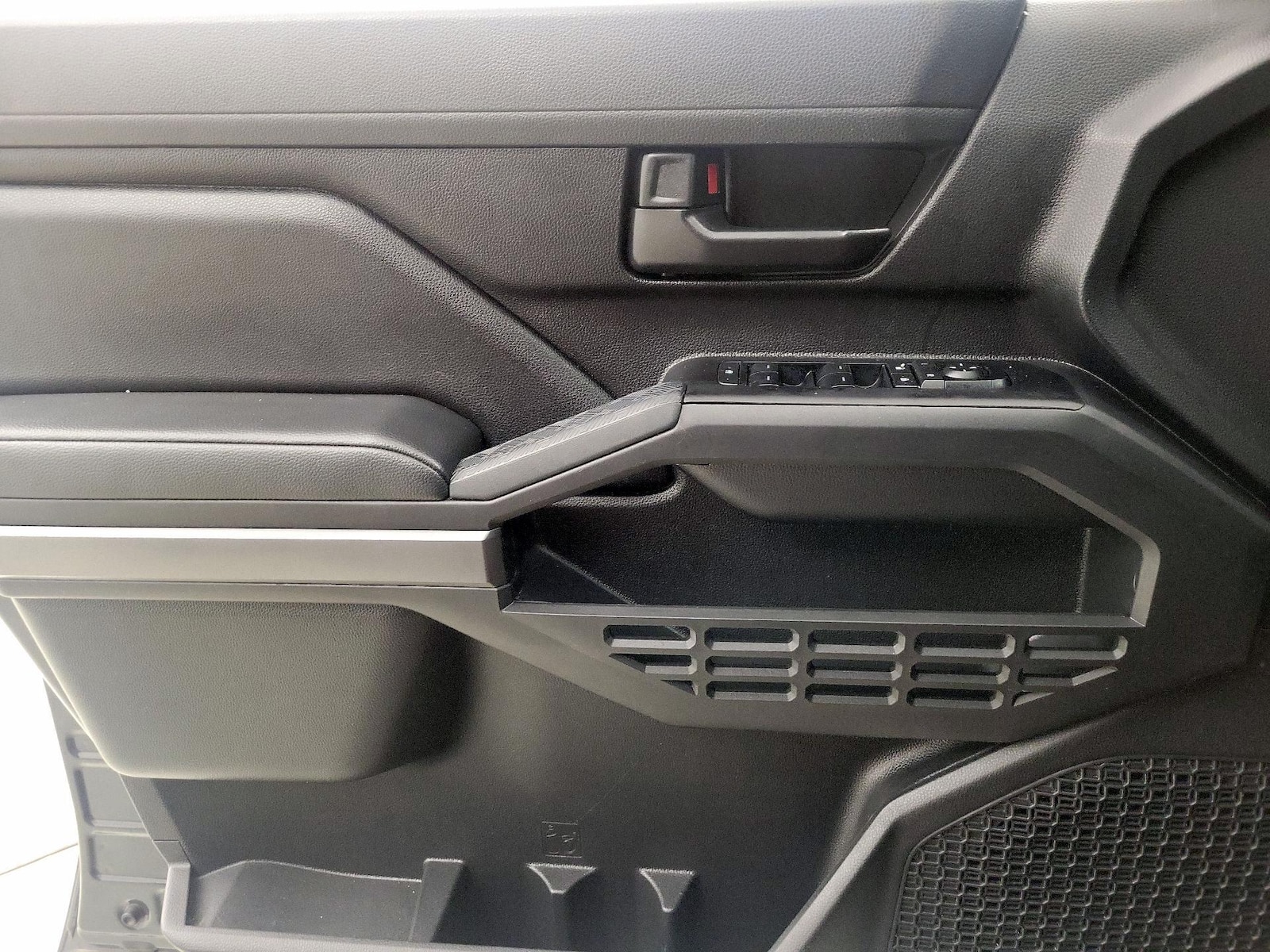 2024 Toyota Tacoma SR5 - Photo 13