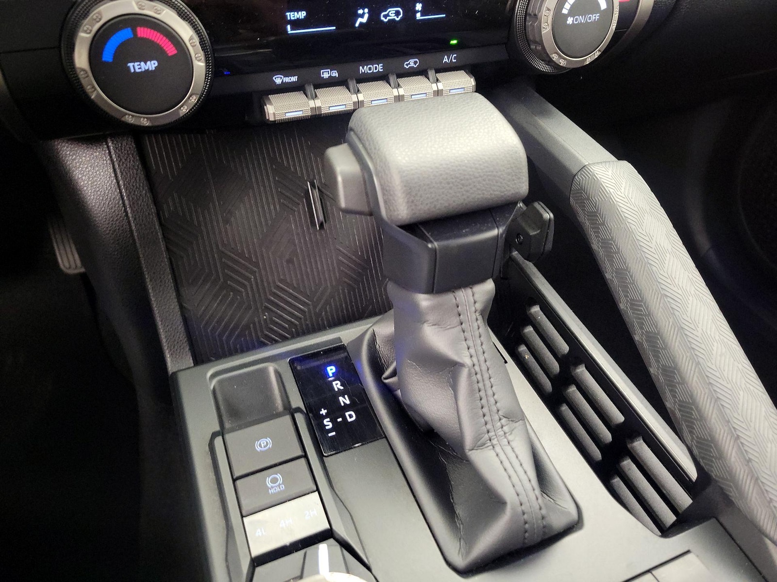 2026 Toyota 4Runner SR5 - Photo 18