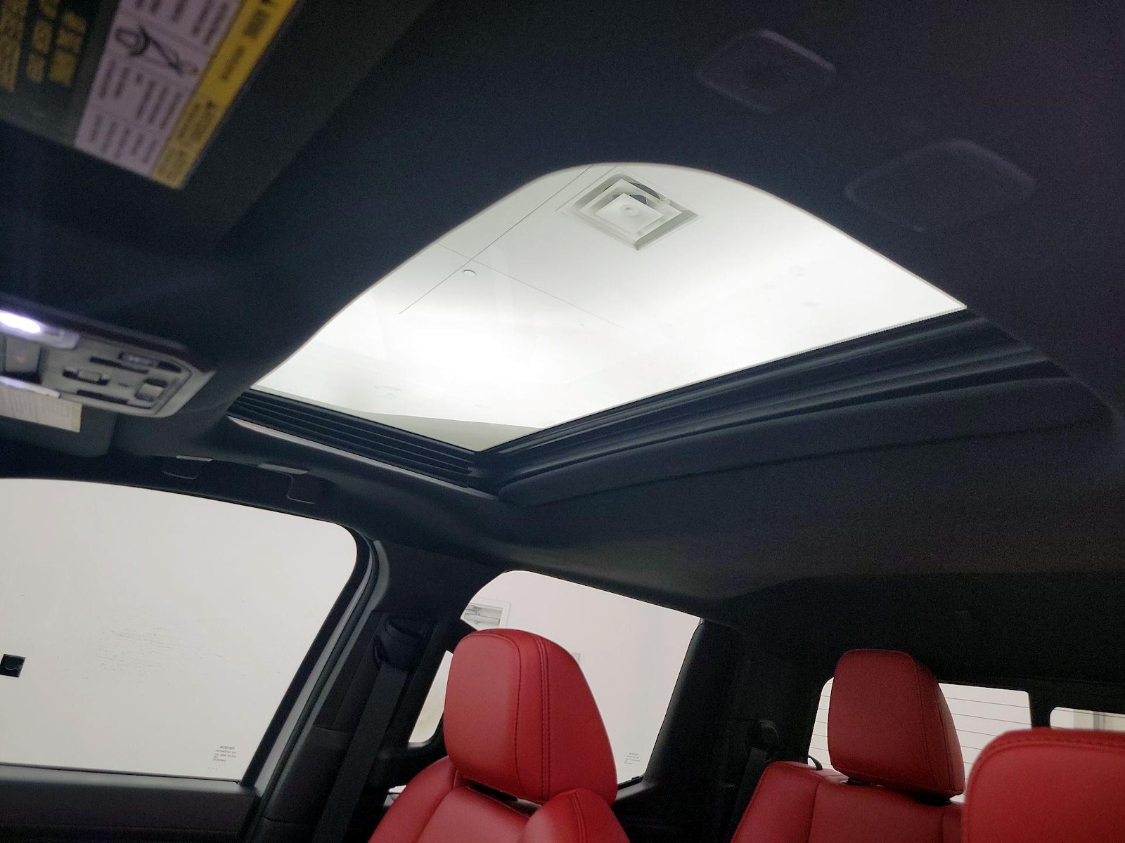 Sunroof(s) & Overhead Airbags