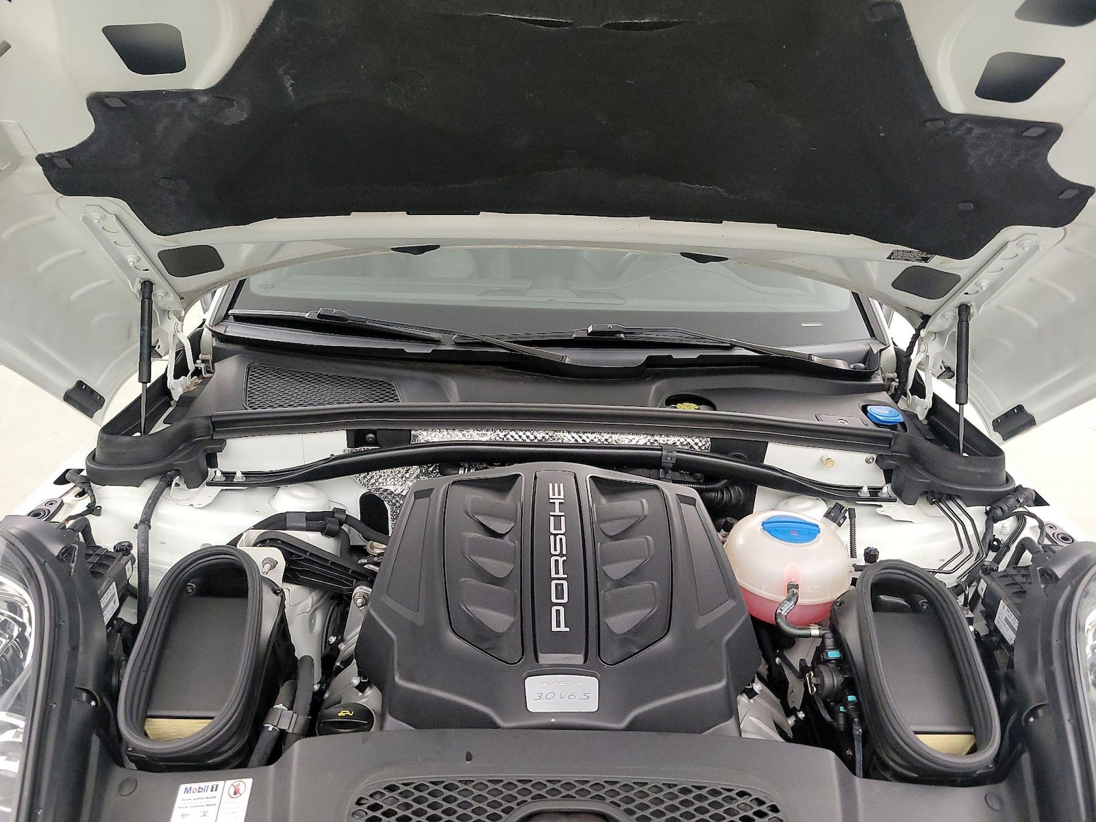2018 Porsche Macan S - Photo 23