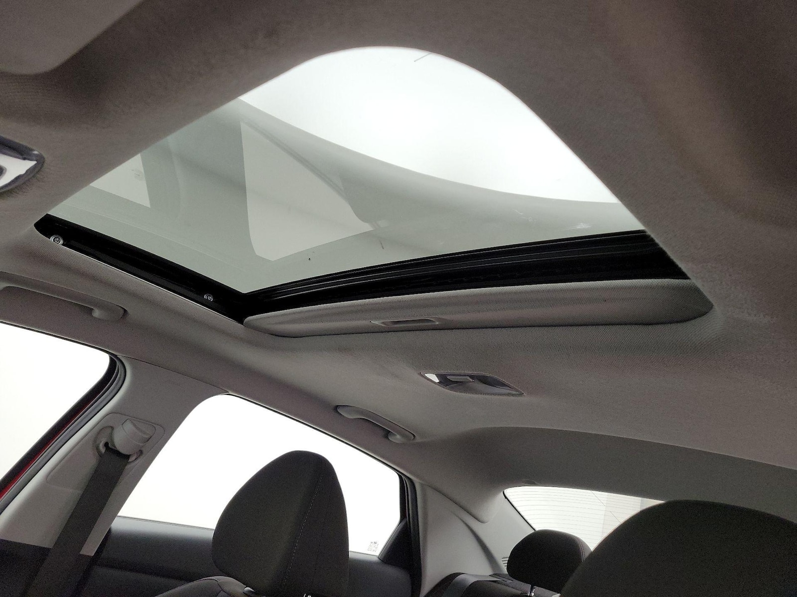 Sunroof(s) & Overhead Airbags