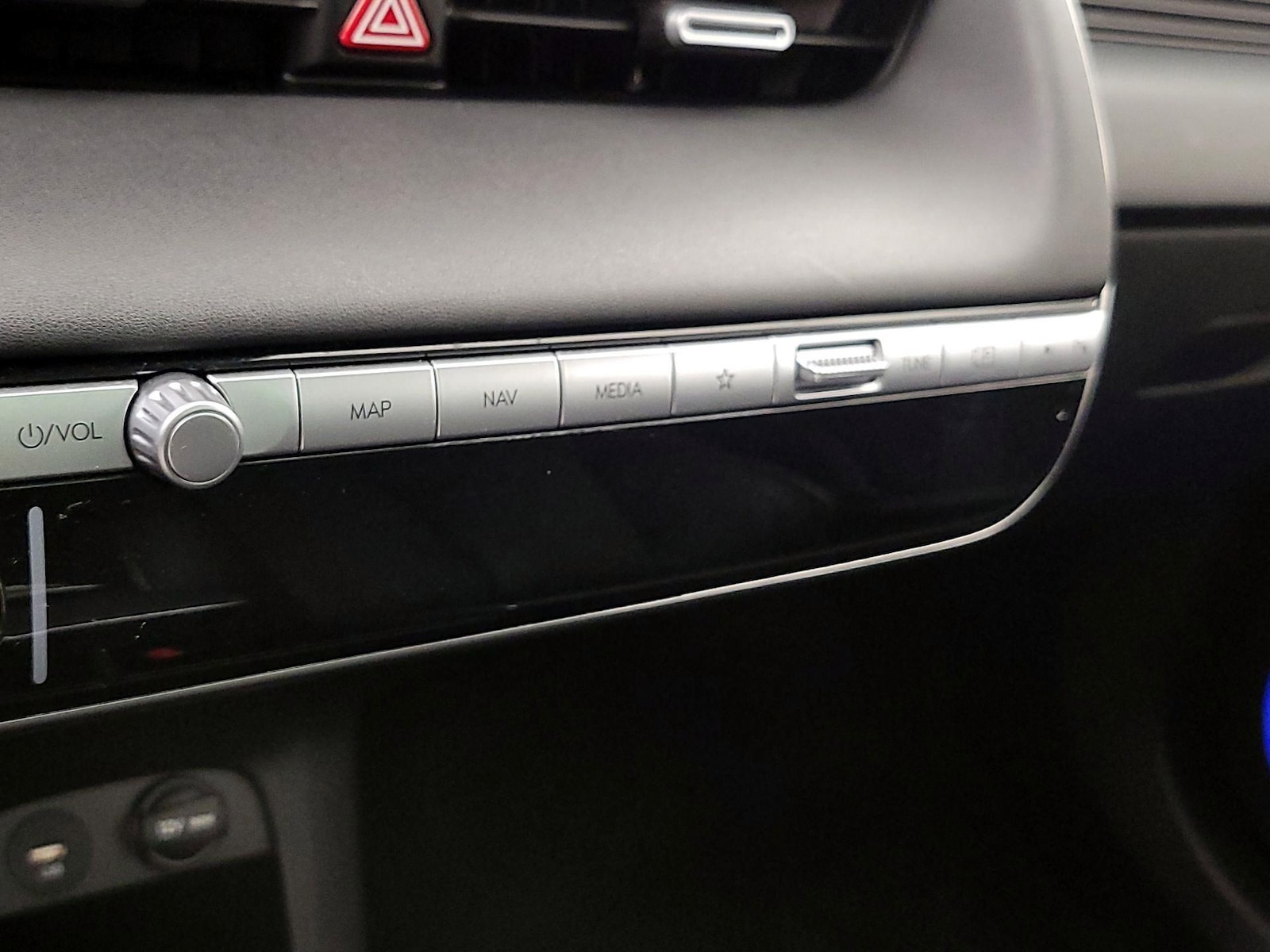 2023 Hyundai IONIQ 5 Limited - Photo 18