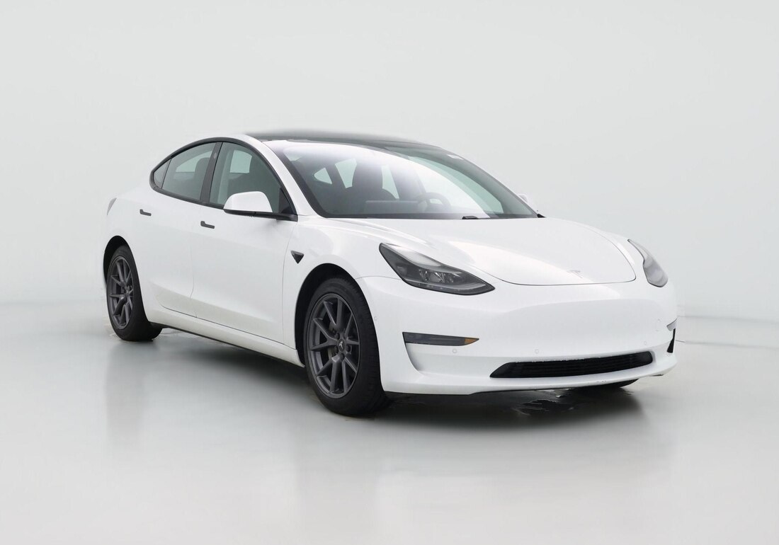 2021 Tesla Model 3 Standard Range Plus in White — CarMax photo