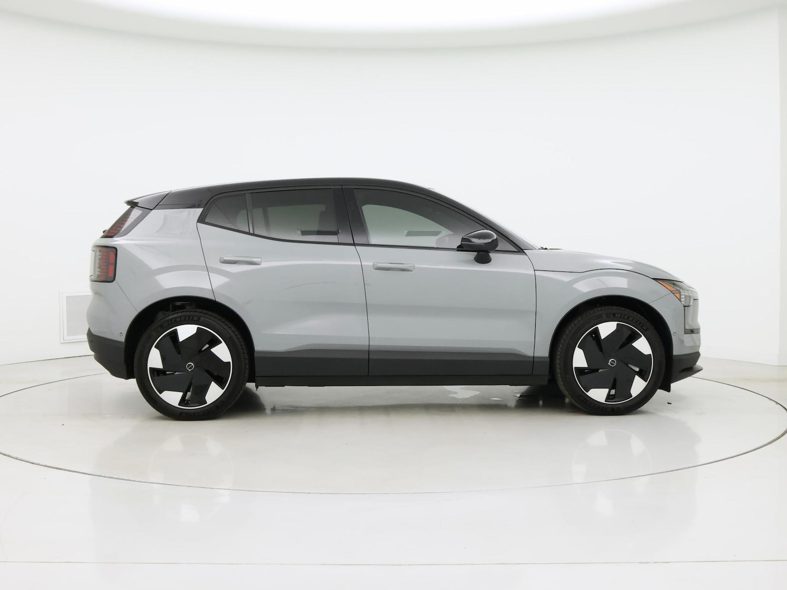 2025 Volvo EX30 Ultra - Photo 8