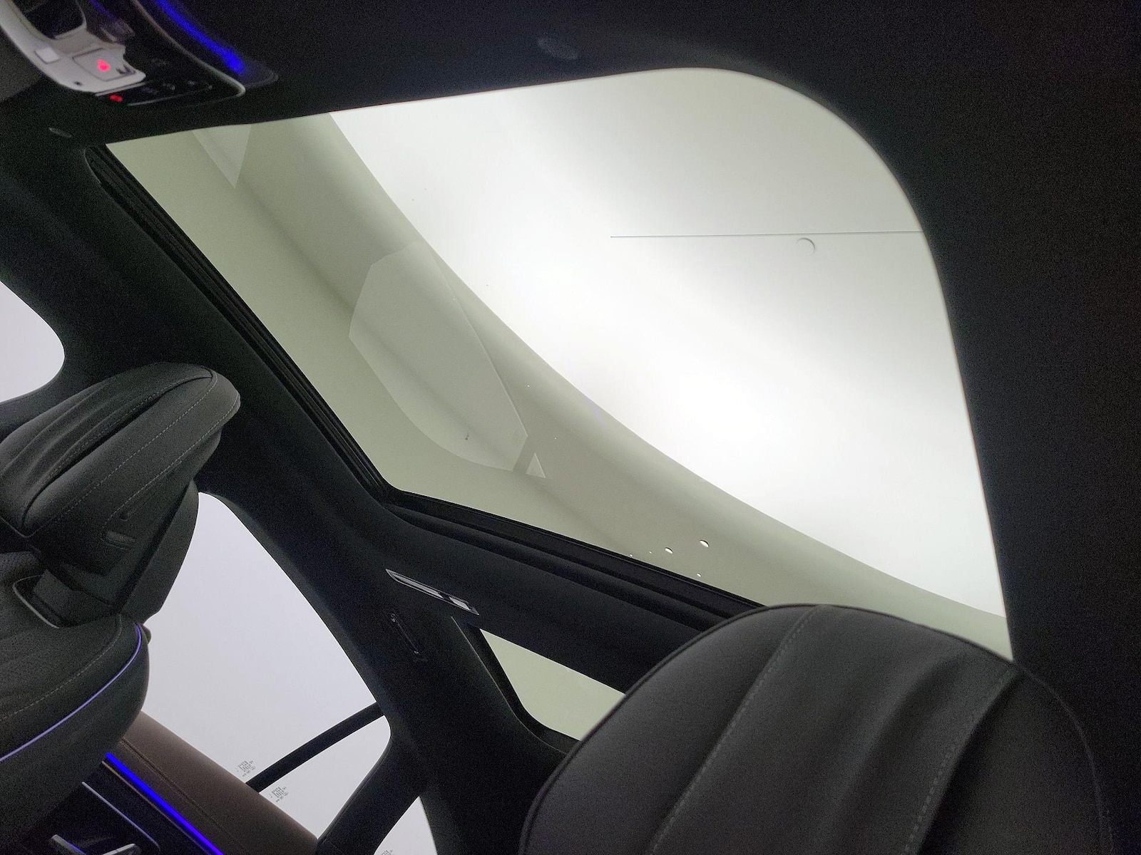 Panoramic Sunroof & Skylight(s)