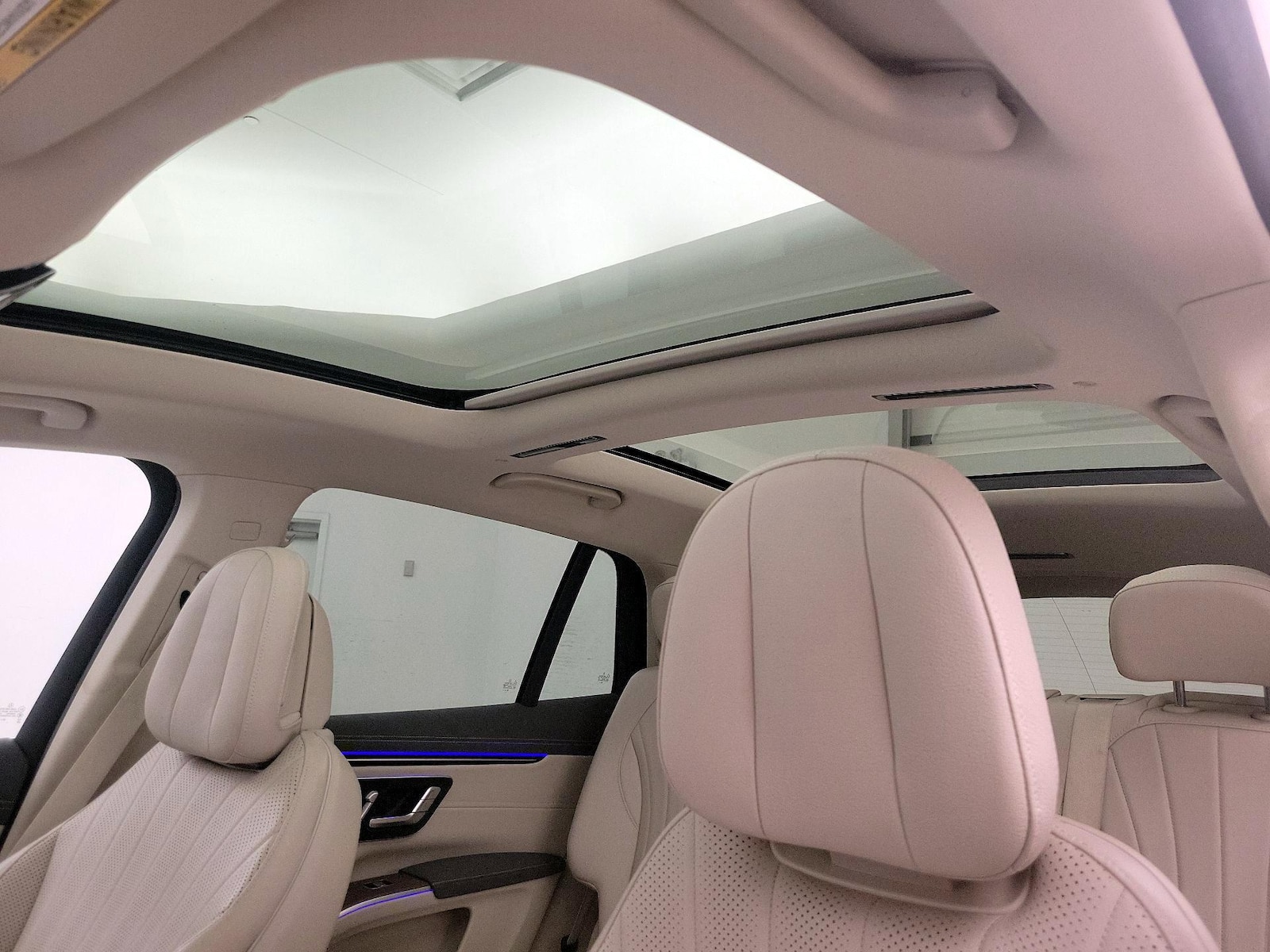 Panoramic Sunroof & Skylight(s)