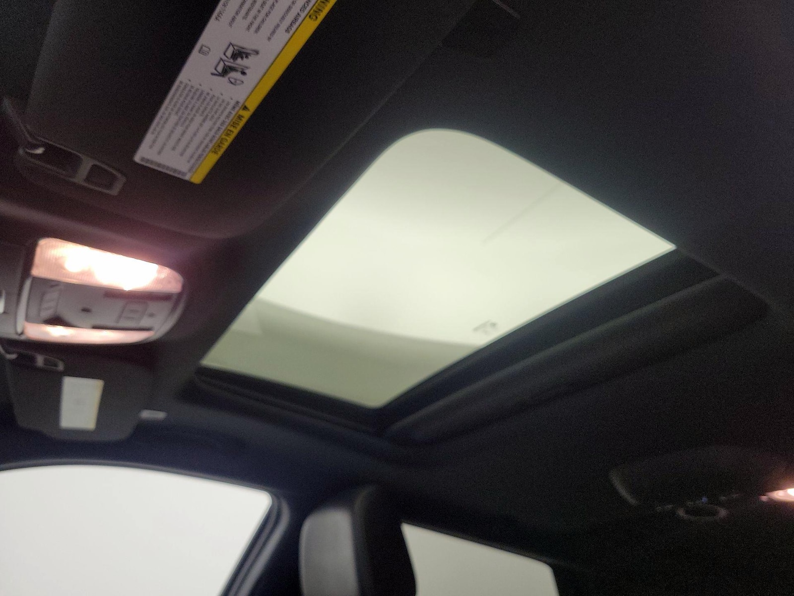 Sunroof(s) & Overhead Airbags