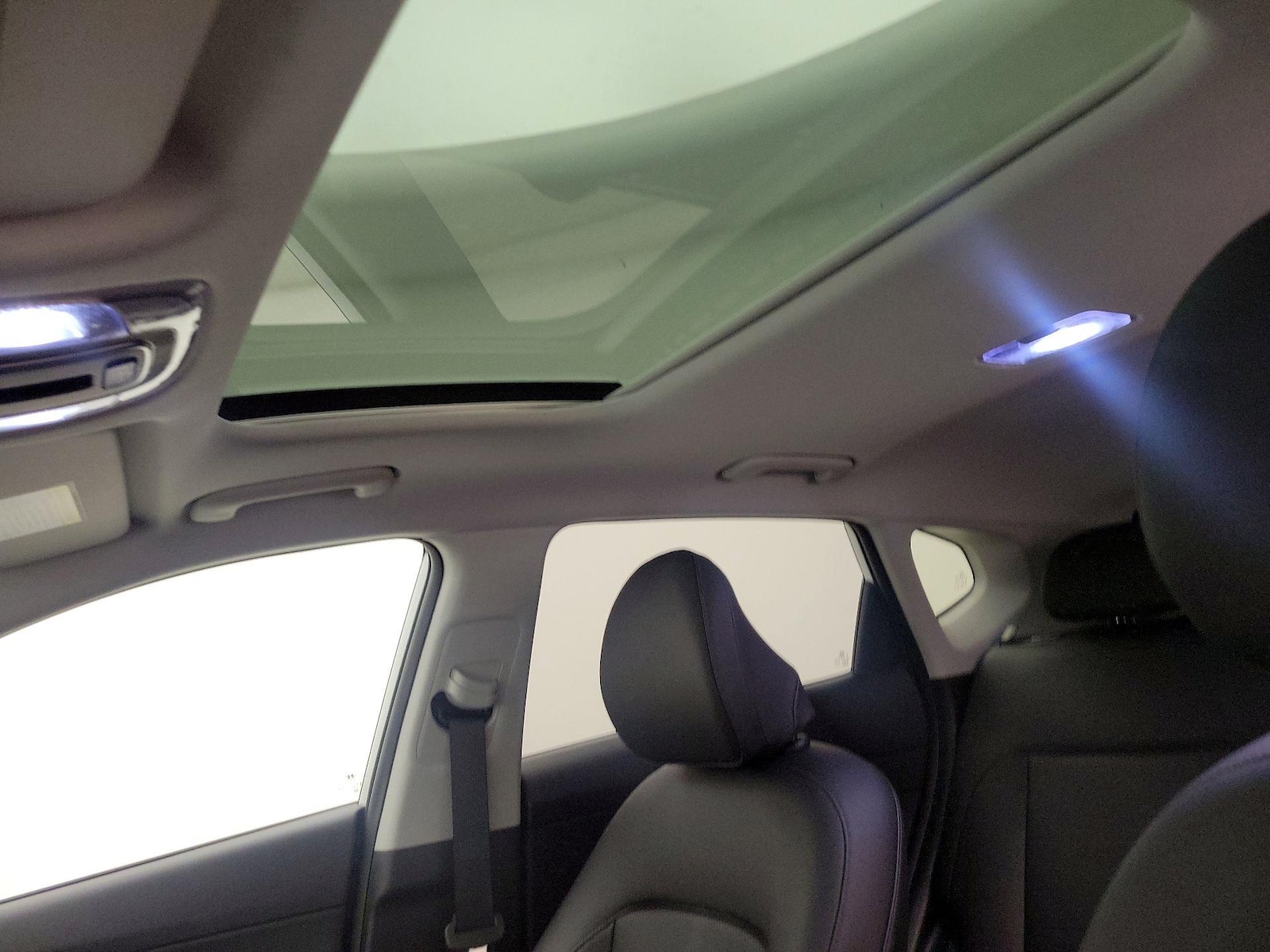 Sunroof(s) & Overhead Airbags