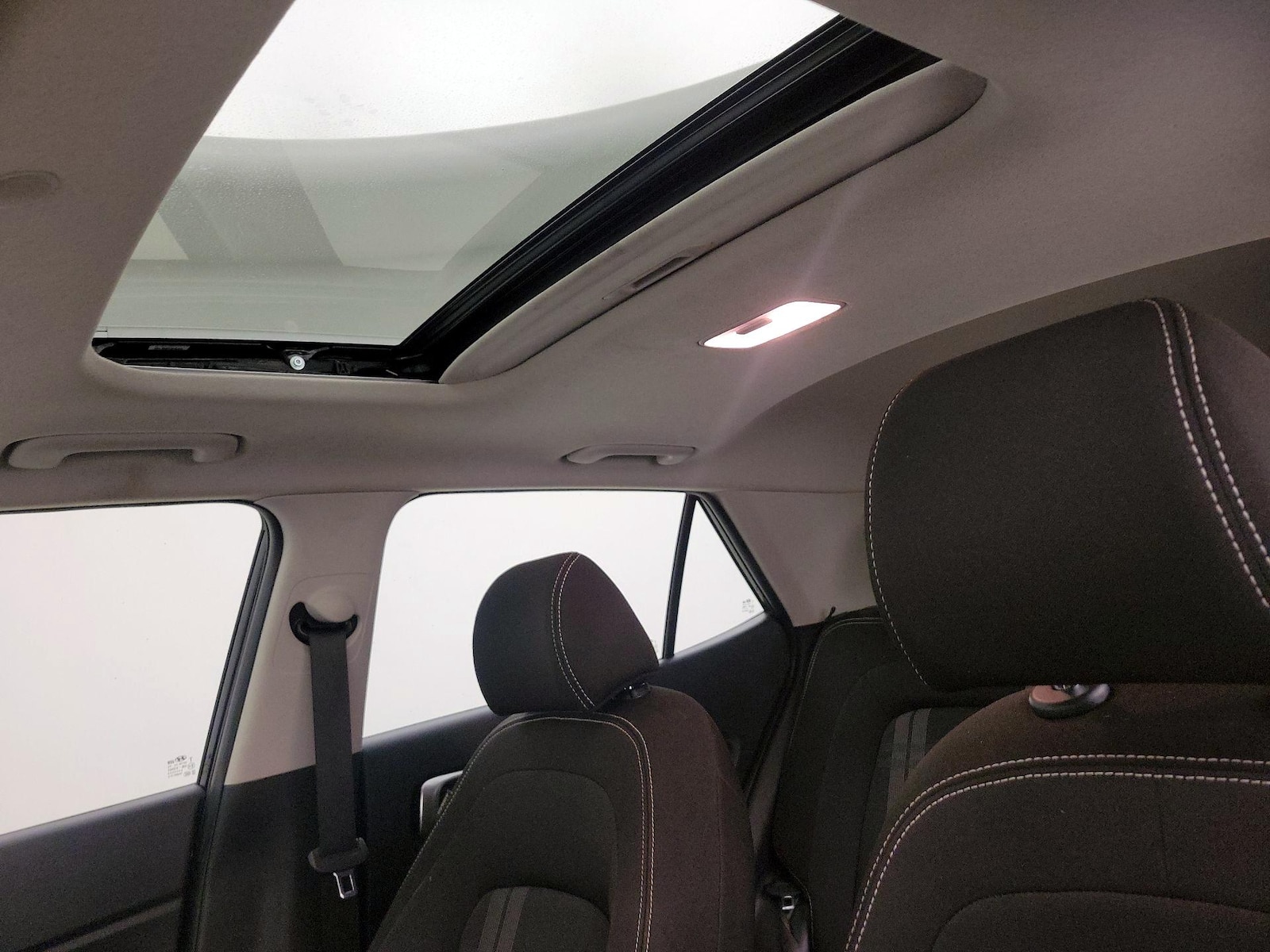 Sunroof(s) & Overhead Airbags