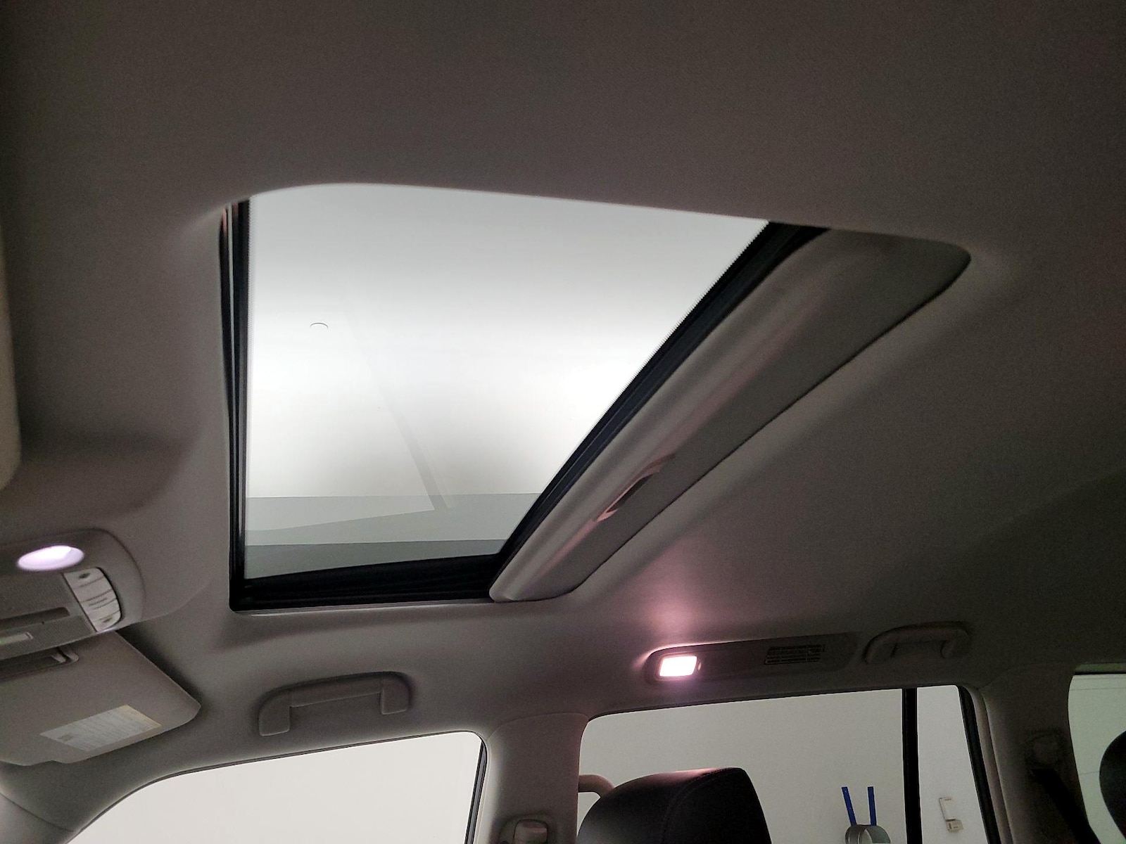 Sunroof(s) & Overhead Airbags