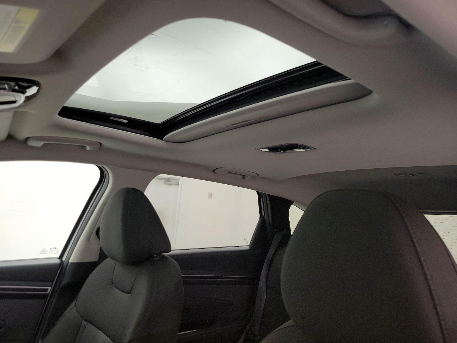 Sunroof(s) & Overhead Airbags