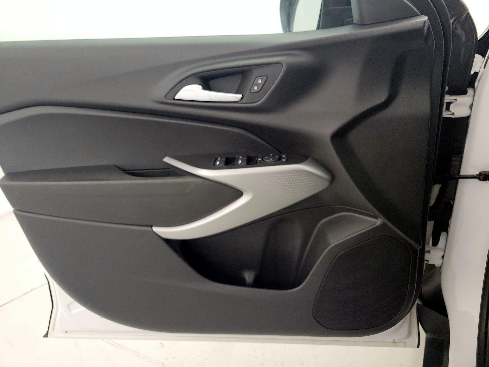 2025 Chevrolet Trax LS - Photo 13