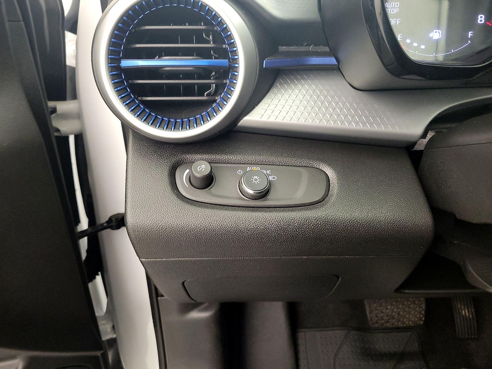 2025 Chevrolet Trax LS - Photo 14