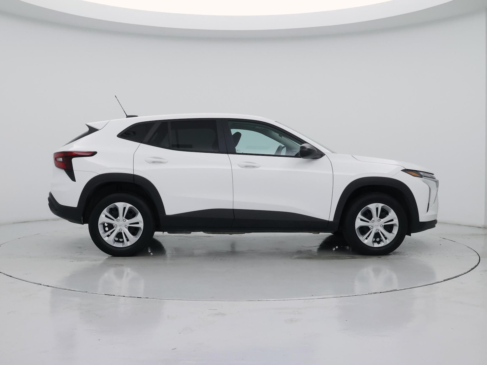 2025 Chevrolet Trax LS - Photo 8