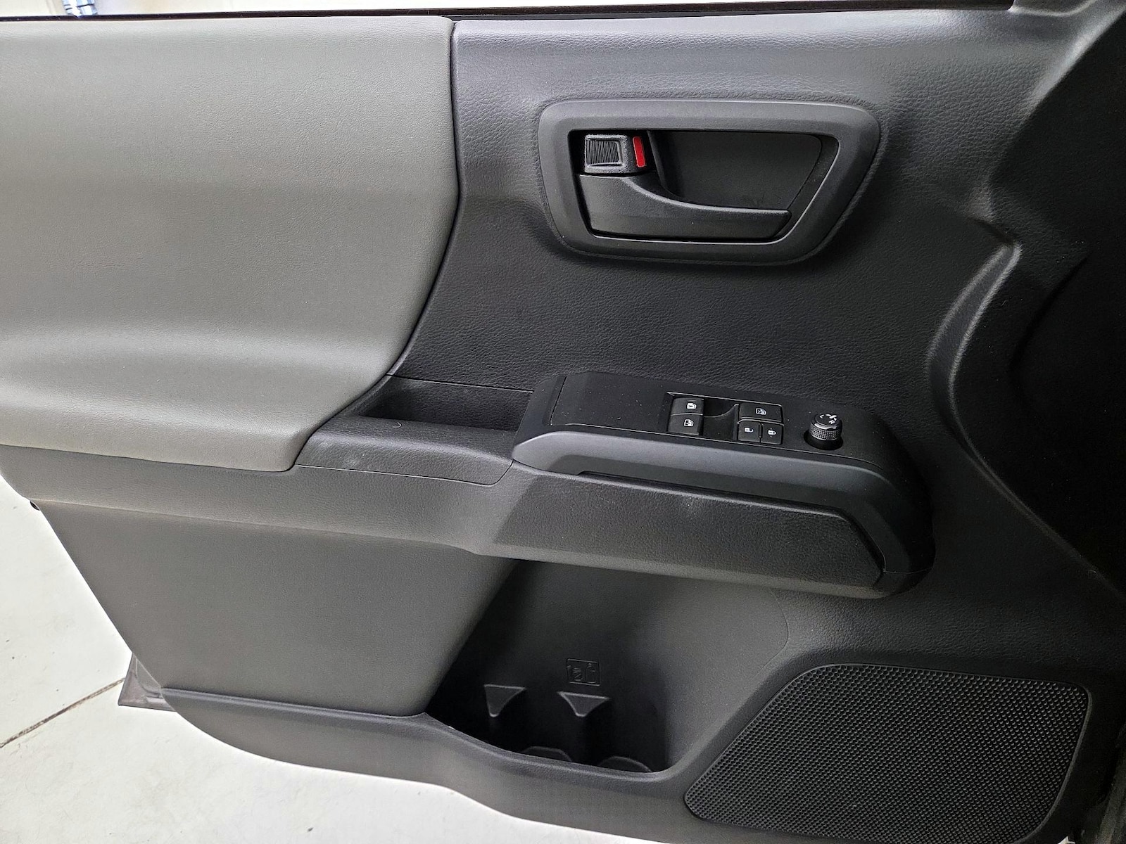 2020 Toyota Tacoma SR - Photo 13