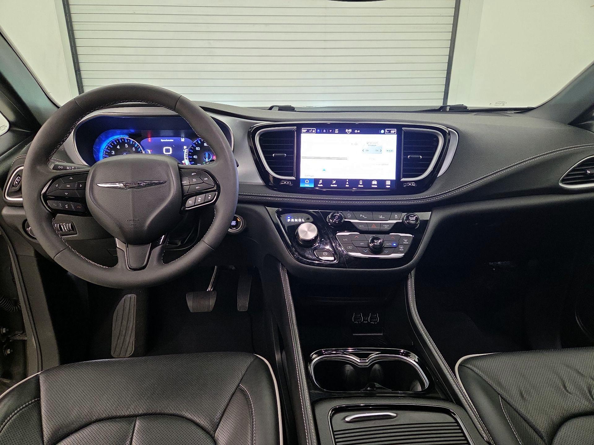 Thumbnail: 2025 Chrysler Pacifica - 9