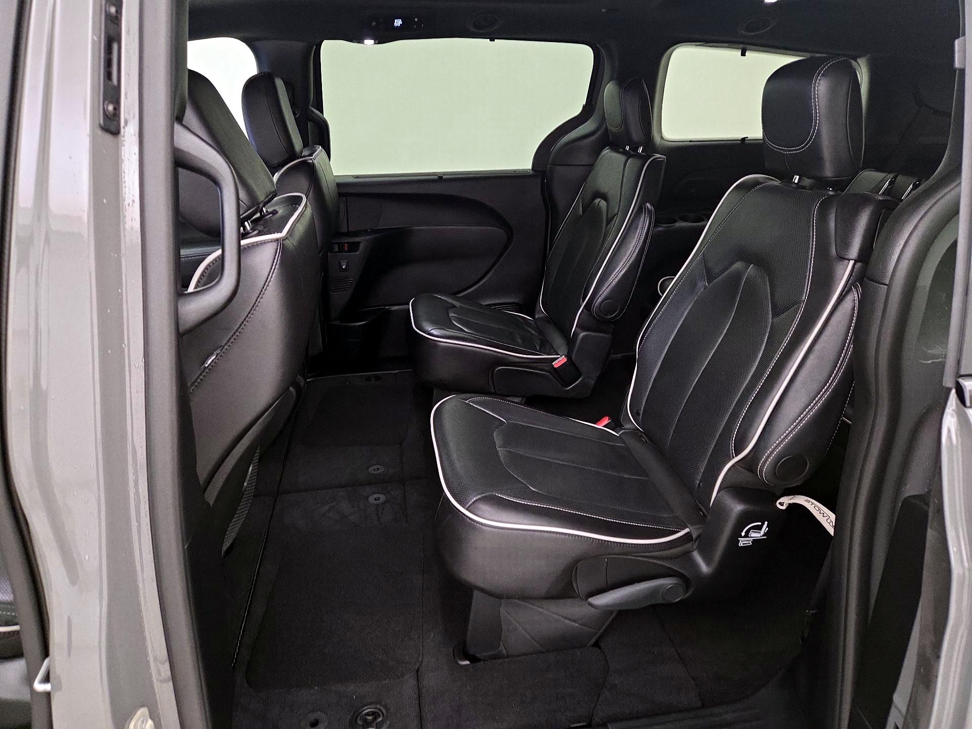 Thumbnail: 2025 Chrysler Pacifica - 18