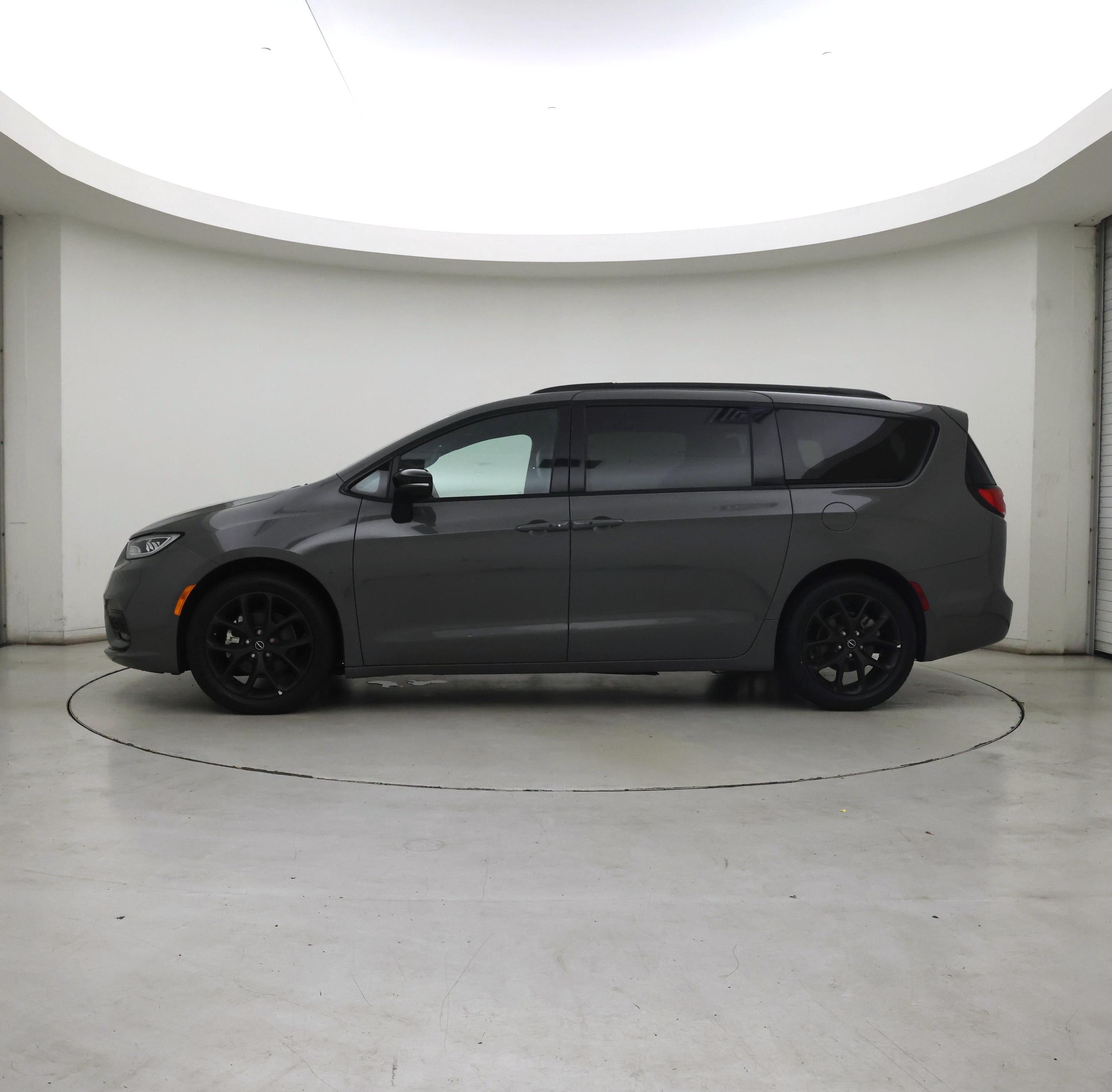 Thumbnail: 2025 Chrysler Pacifica - 3