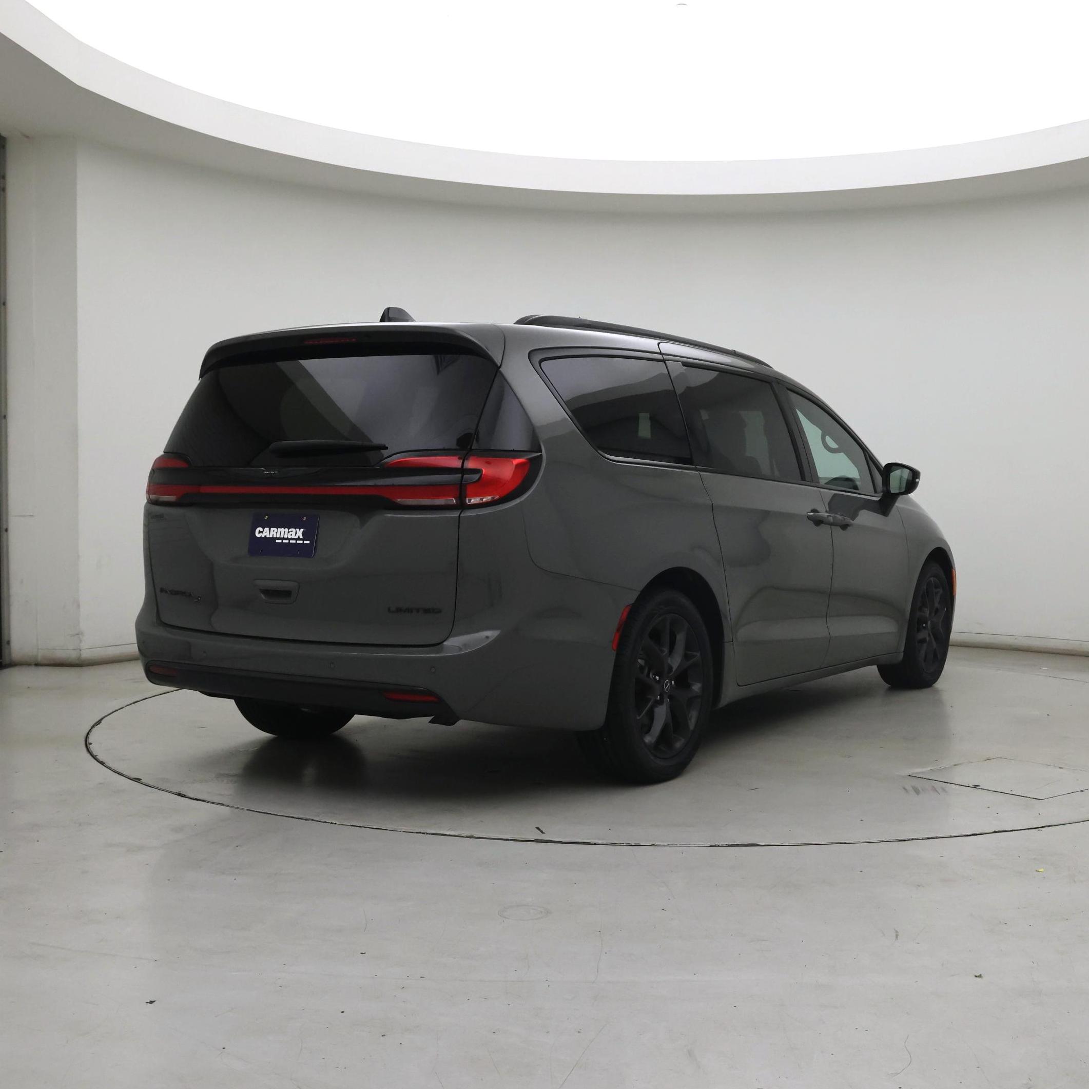 Thumbnail: 2025 Chrysler Pacifica - 8