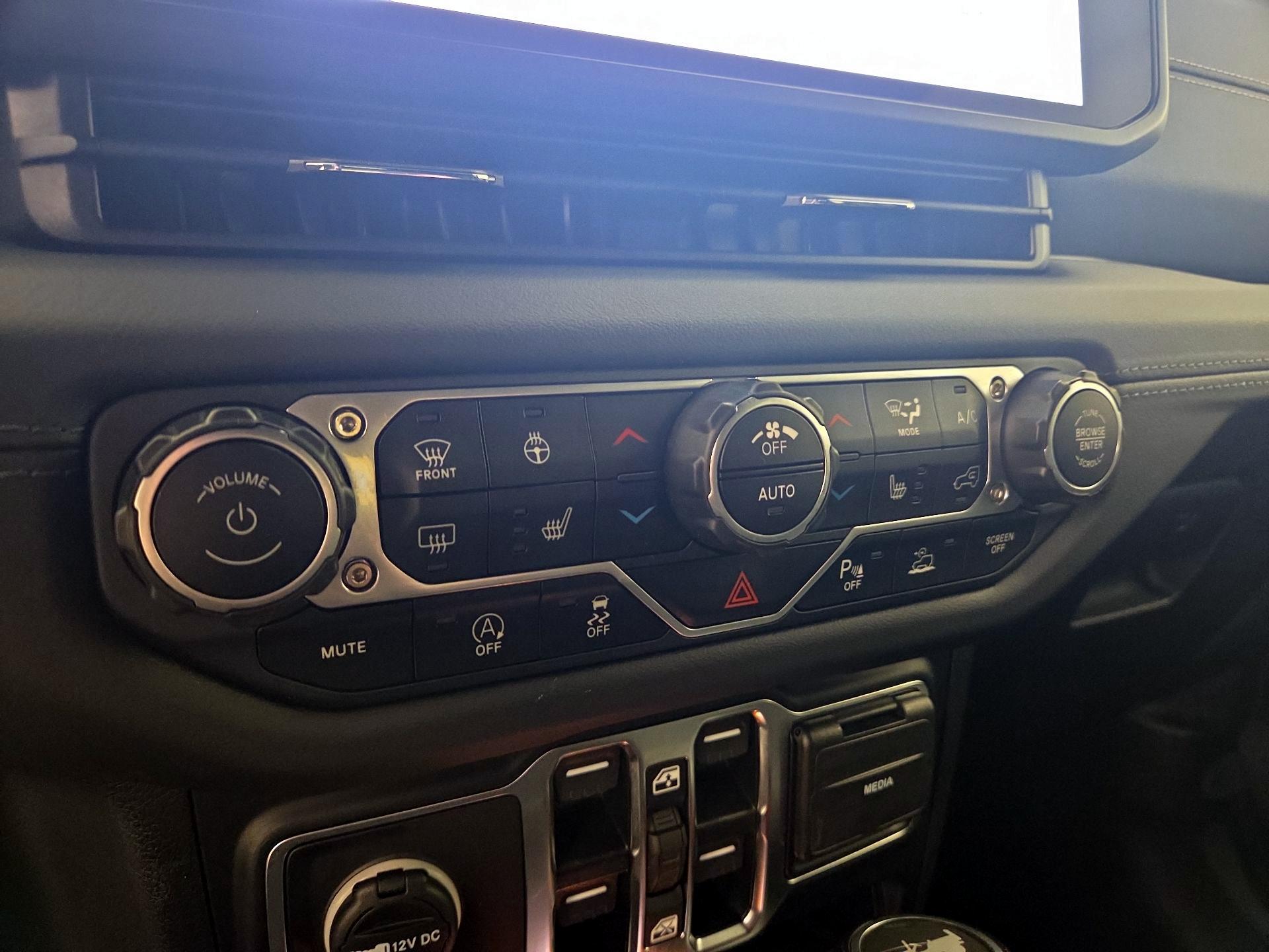 Thumbnail: 2024 Jeep Wrangler - 14