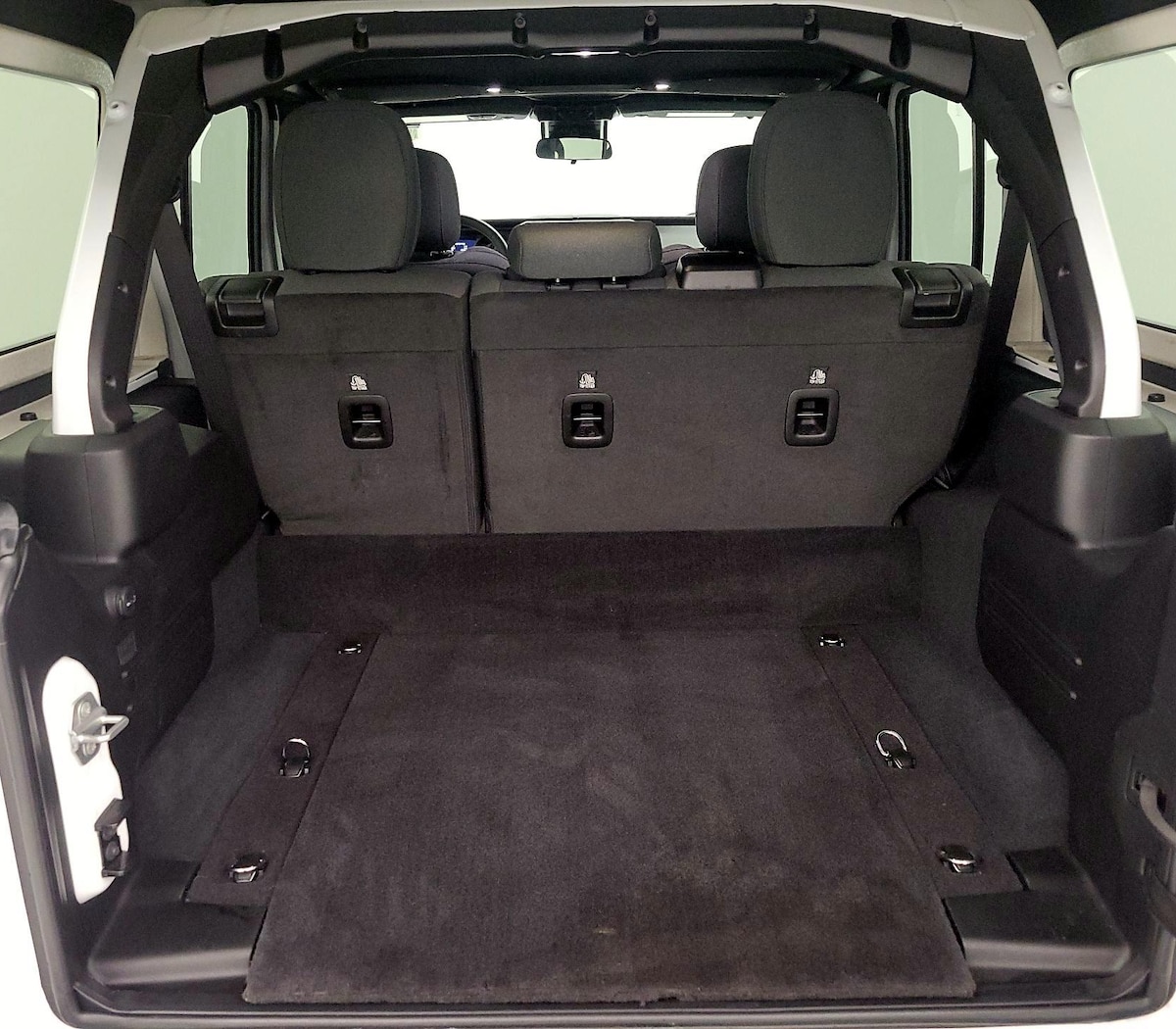 Trunk/Cargo (Seats Up)