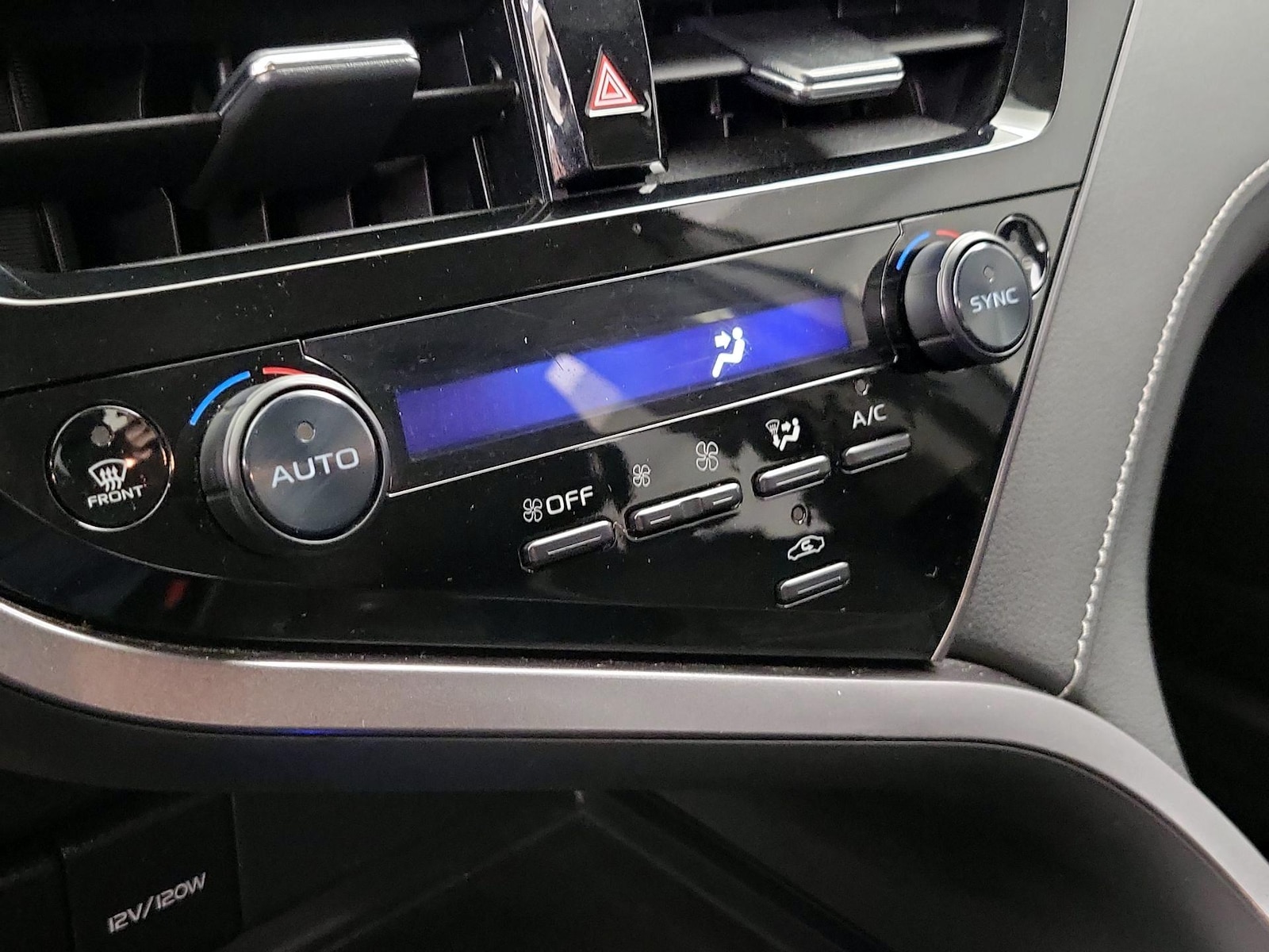 2023 Toyota Camry SE - Photo 17