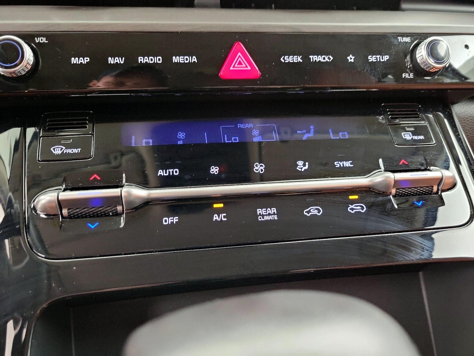 2024 Kia Carnival SX - Photo 18