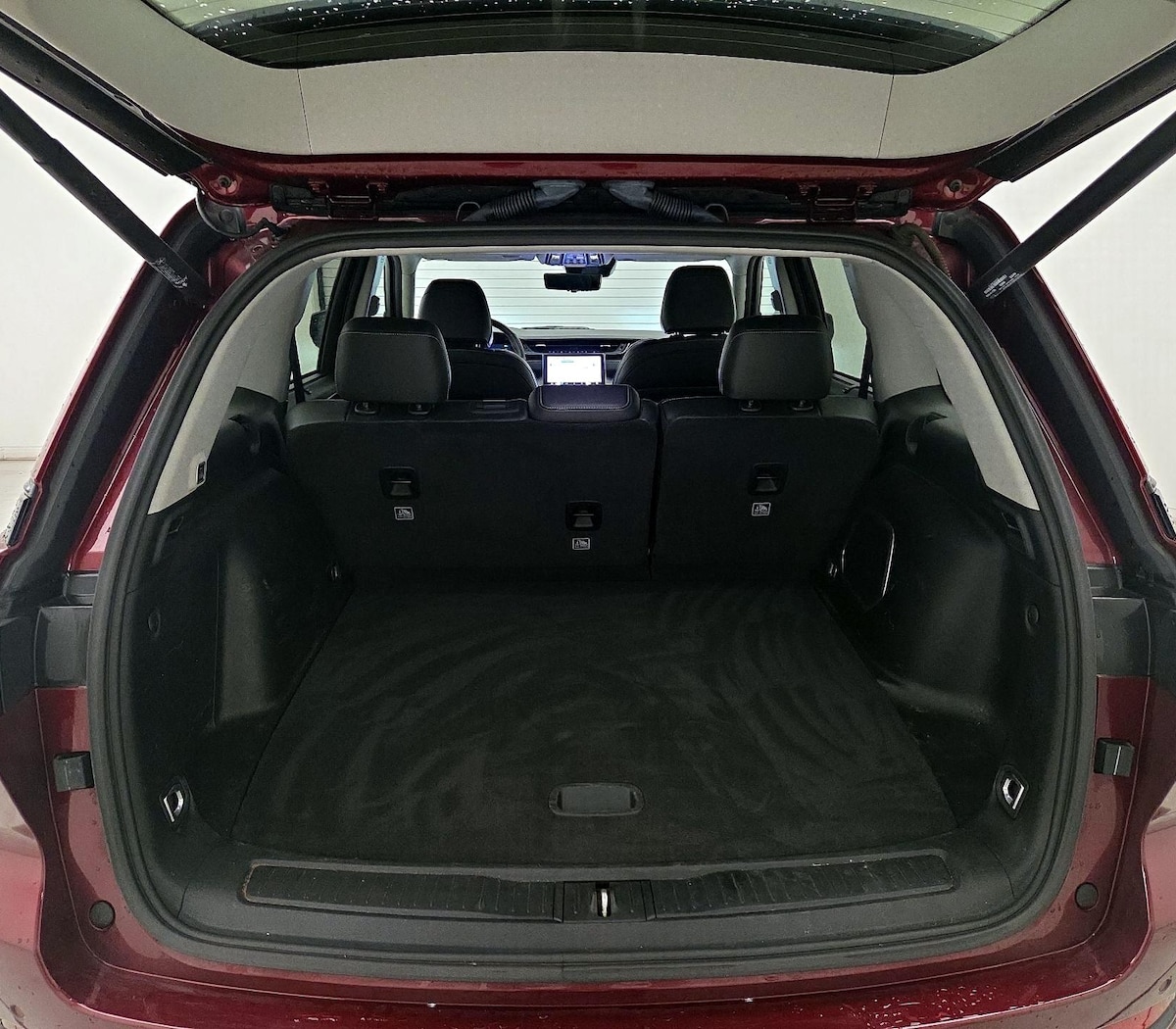 Trunk/Cargo (Seats Up)