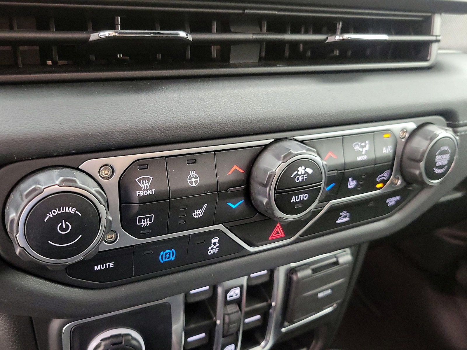 2024 Jeep Wrangler 4xe Sahara 4XE - Photo 18