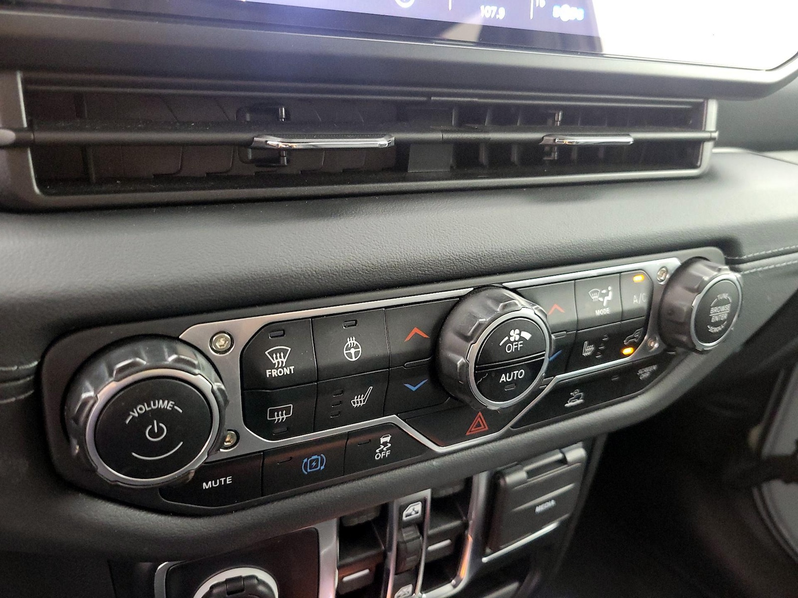 2024 Jeep Wrangler 4xe Sahara 4XE - Photo 18
