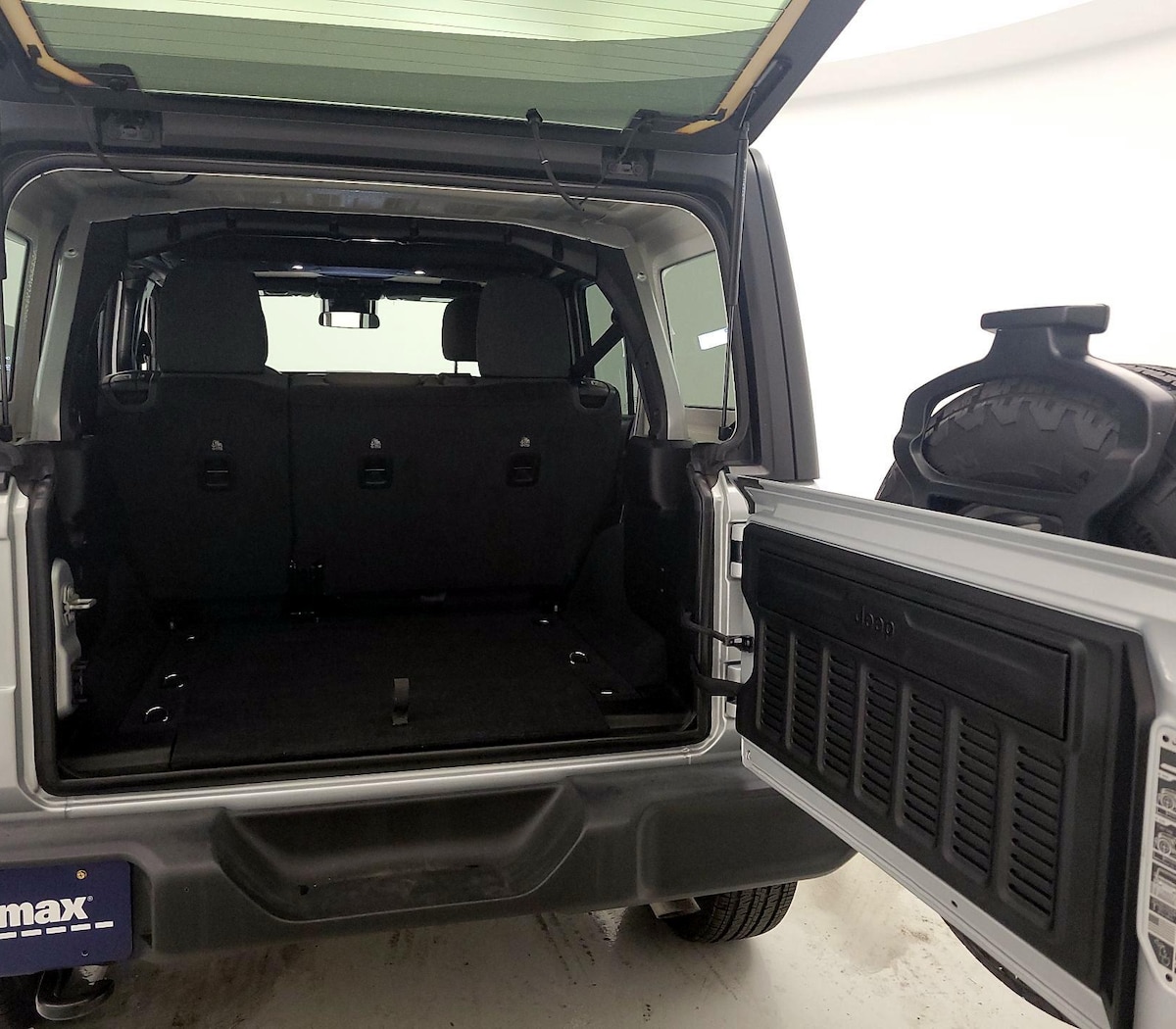 Trunk/Cargo (Seats Up)