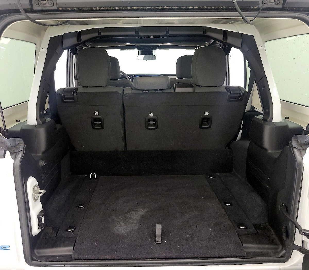 Trunk/Cargo (Seats Up)