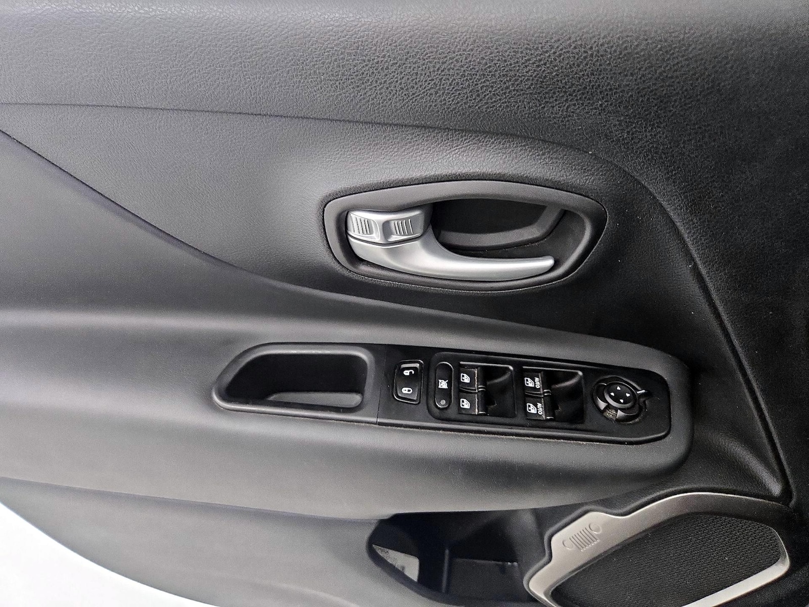2023 Jeep Renegade Limited - Photo 13