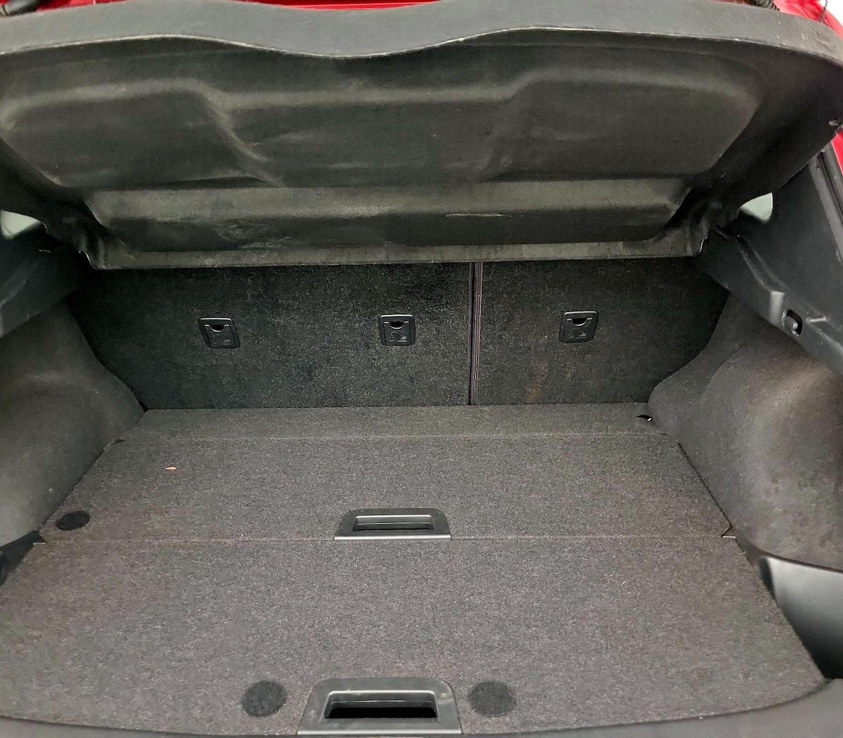 Trunk/Cargo (Seats Up)