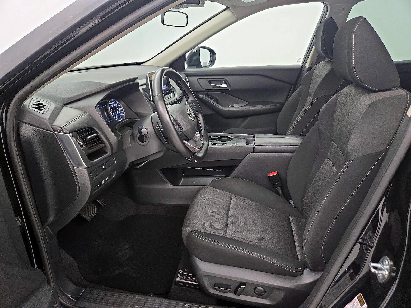 2025 Nissan Rogue SV - Photo 12