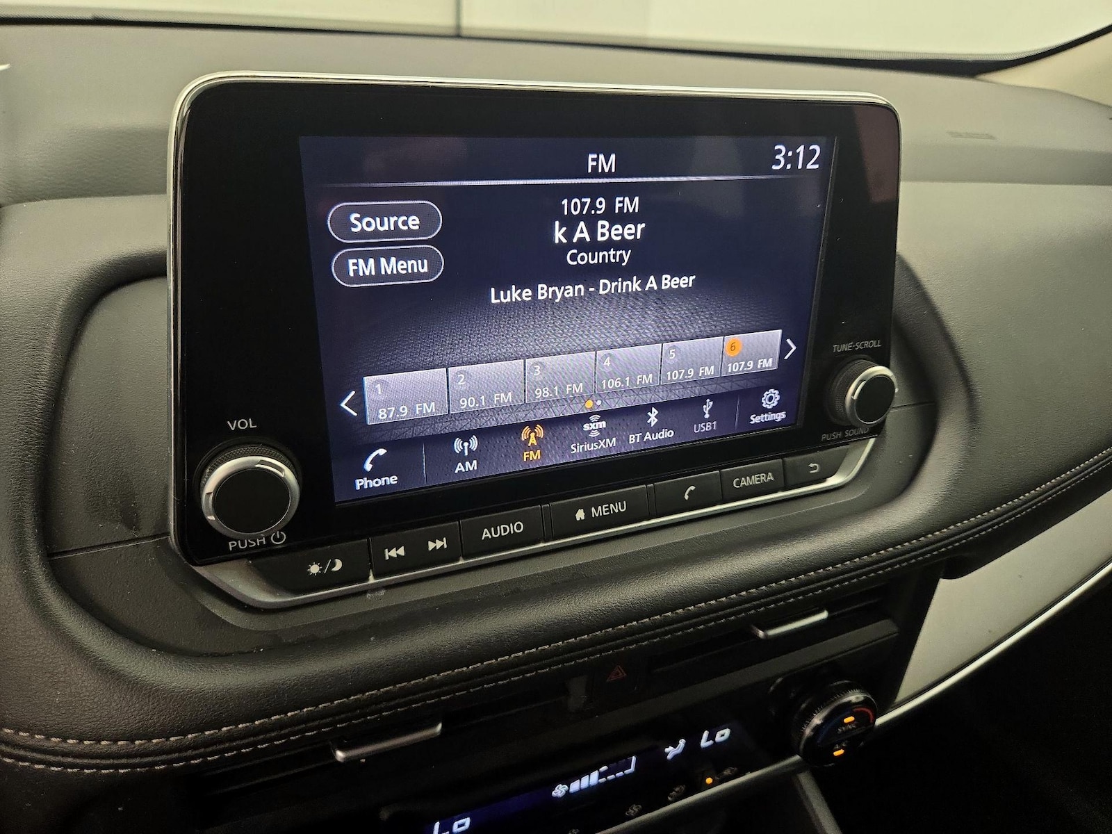 2025 Nissan Rogue SV - Photo 16