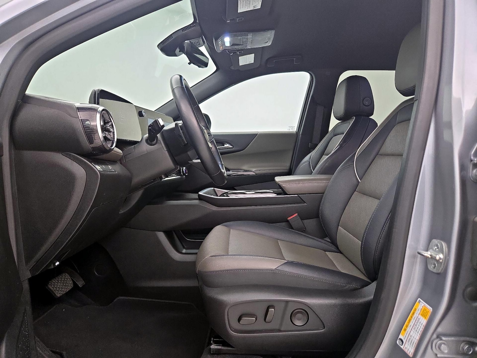 2025 Chevrolet Equinox LT - Photo 12
