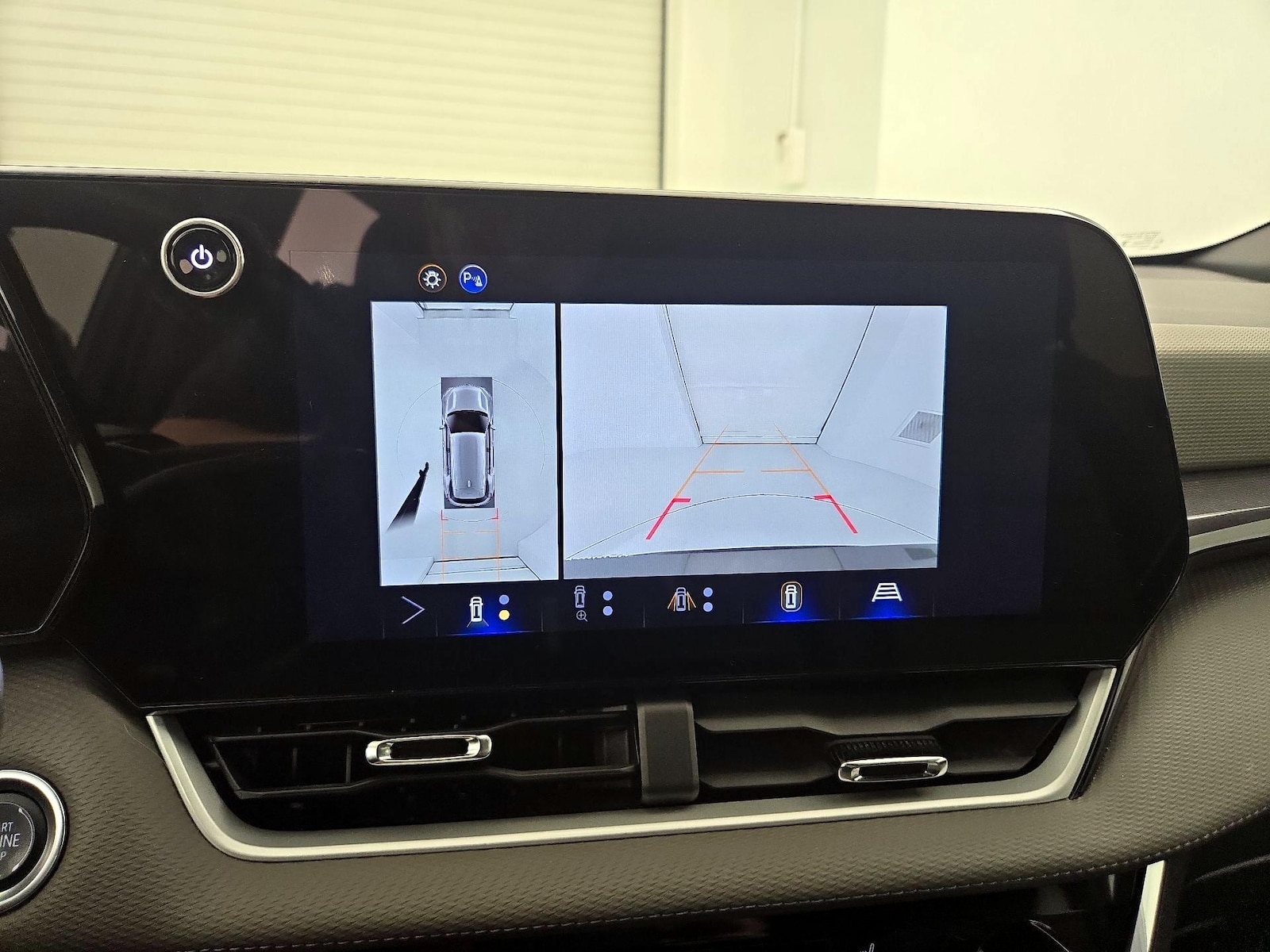 2025 Chevrolet Equinox LT - Photo 16