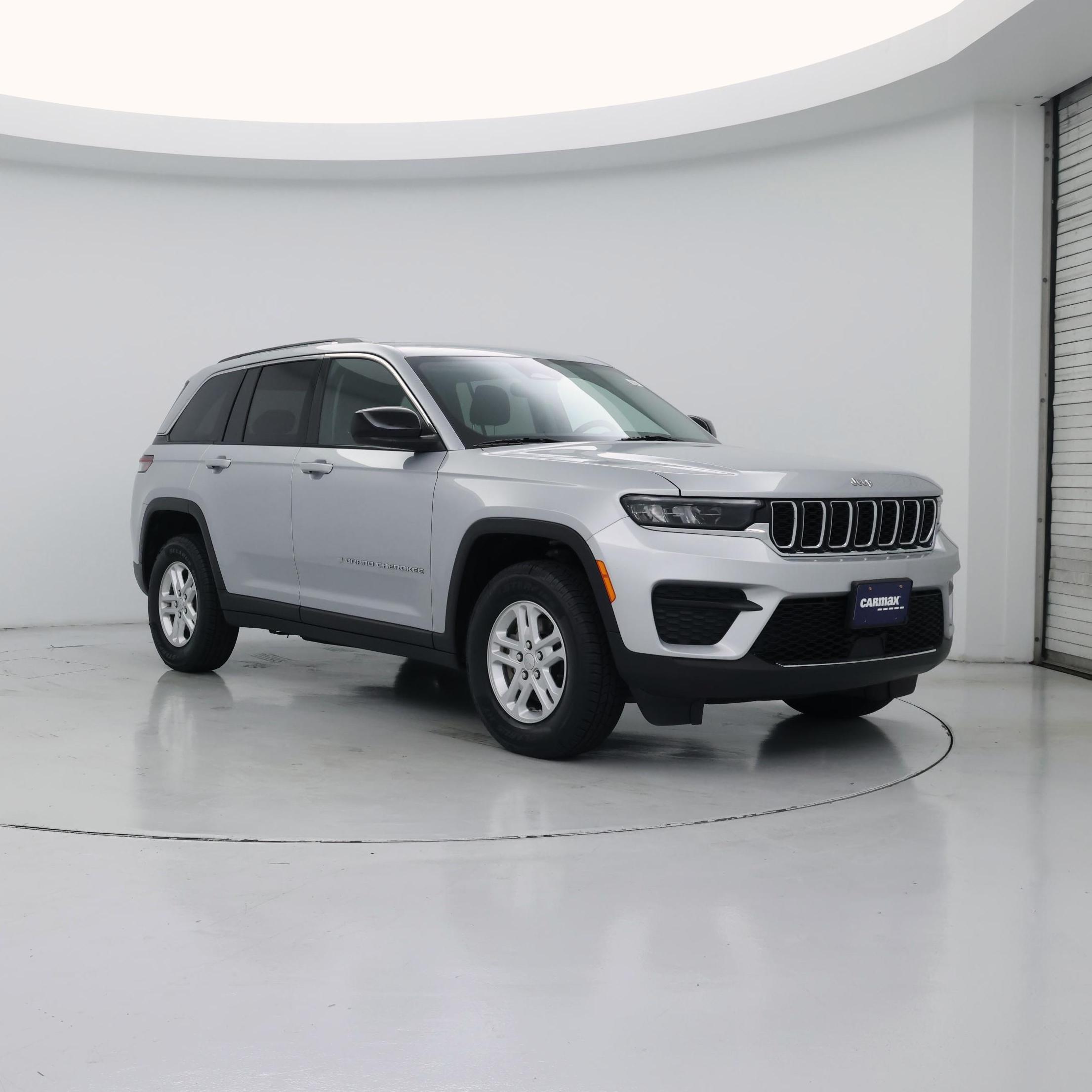 Silver 2023 Jeep Grand Cherokee SUV / Crossover Four-Wheel Drive Automatic