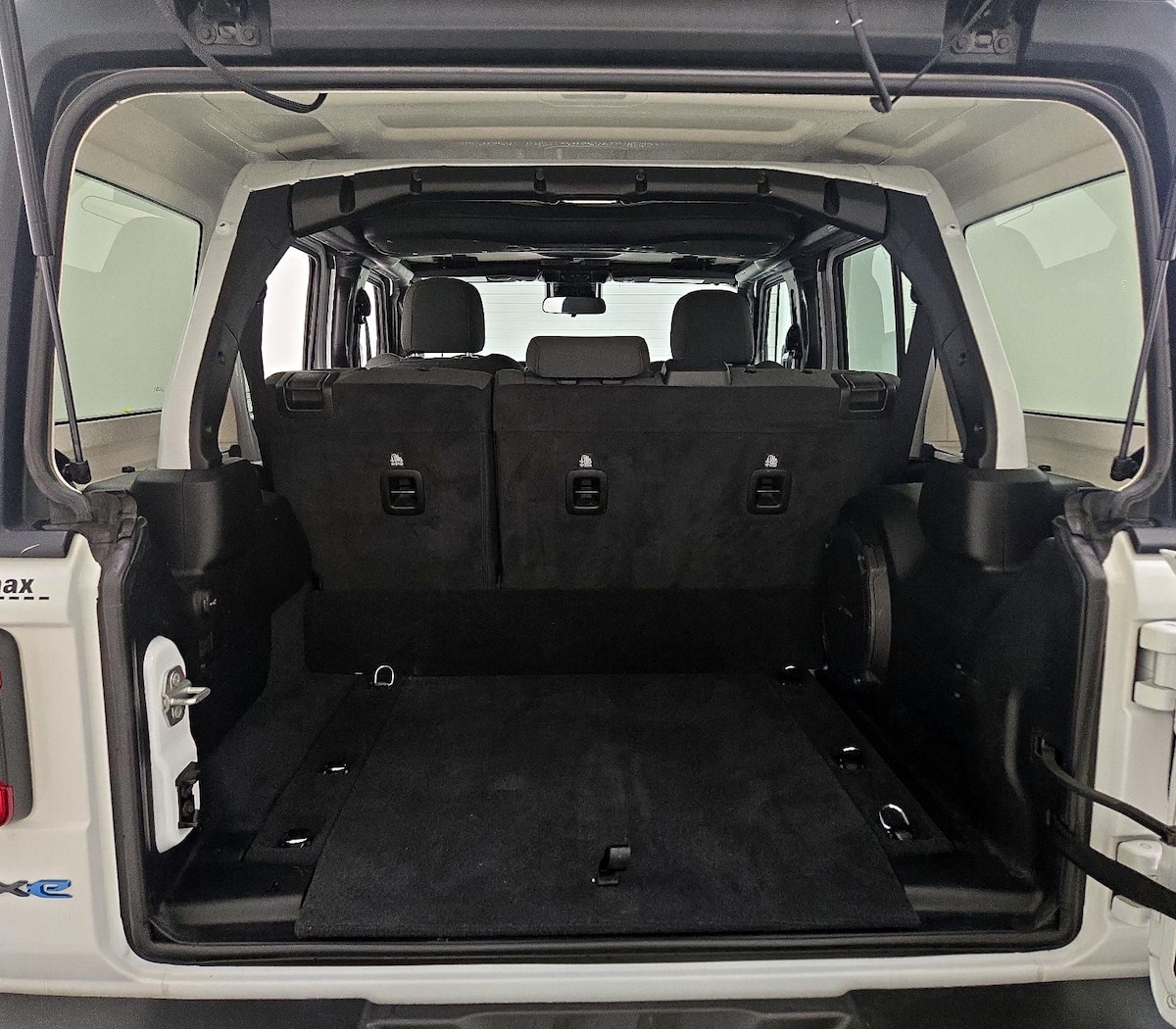 Trunk/Cargo (Seats Up)