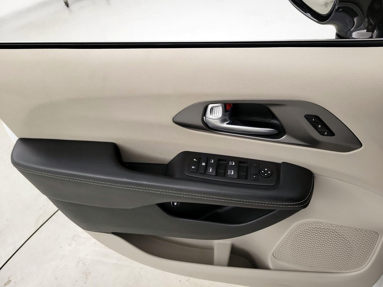 2024 Chrysler Pacifica PHEV Select - Photo 13