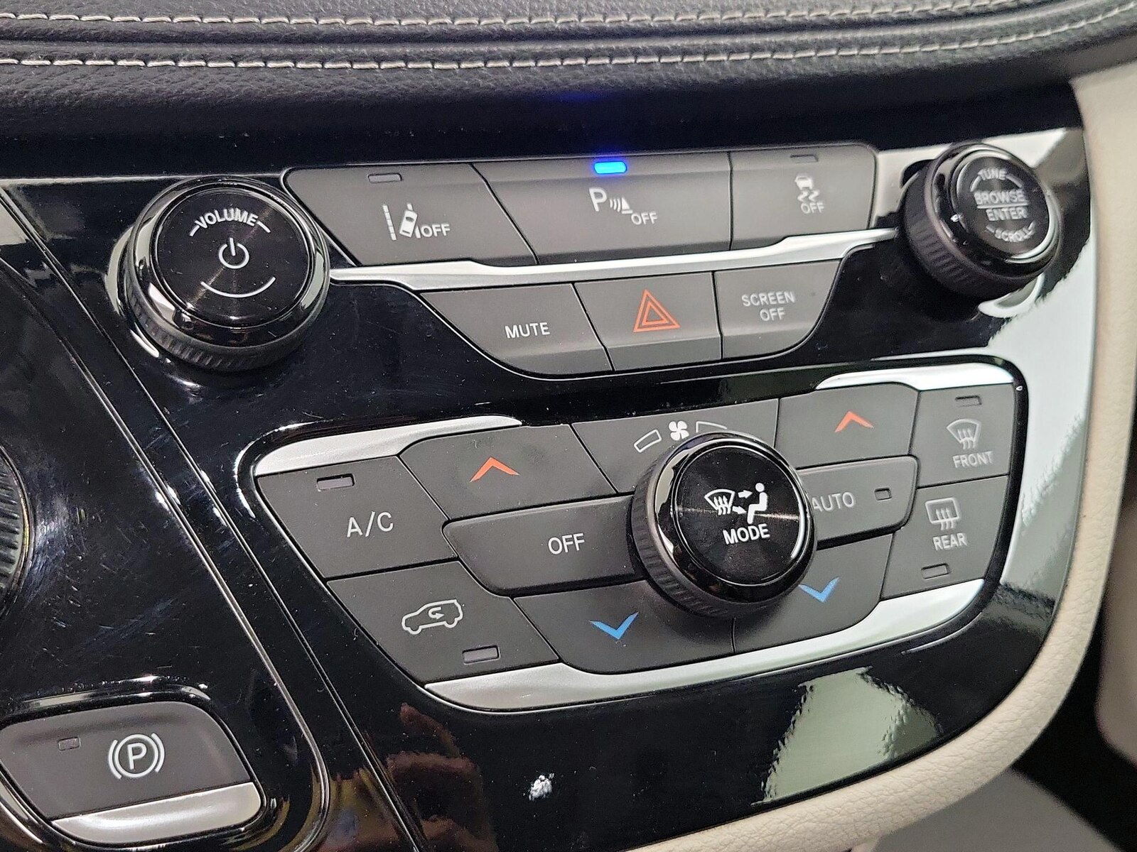 2024 Chrysler Pacifica PHEV Select - Photo 18