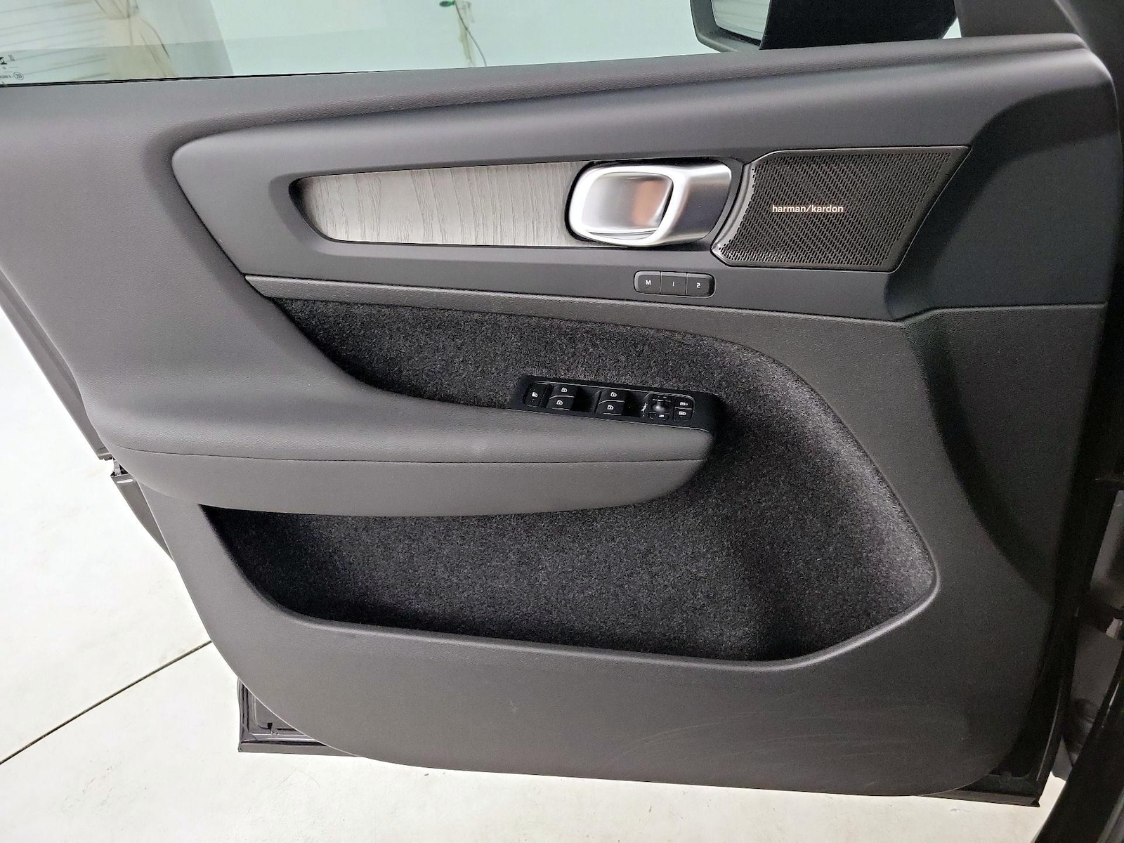 2023 Volvo XC40 Ultimate - Photo 13
